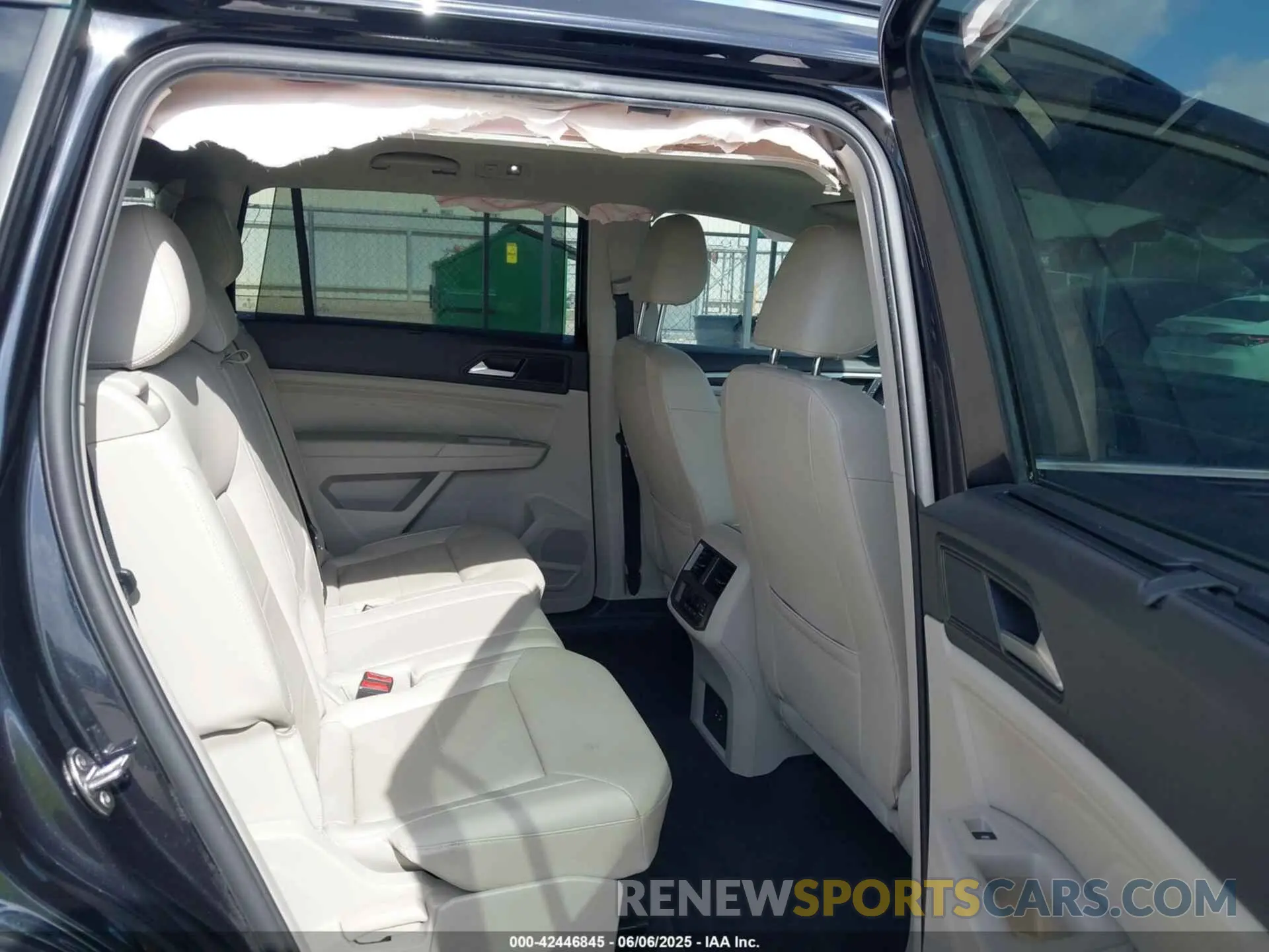 8 Photograph of a damaged car 1V2JR2CA0PC536917 VOLKSWAGEN ATLAS 2023
