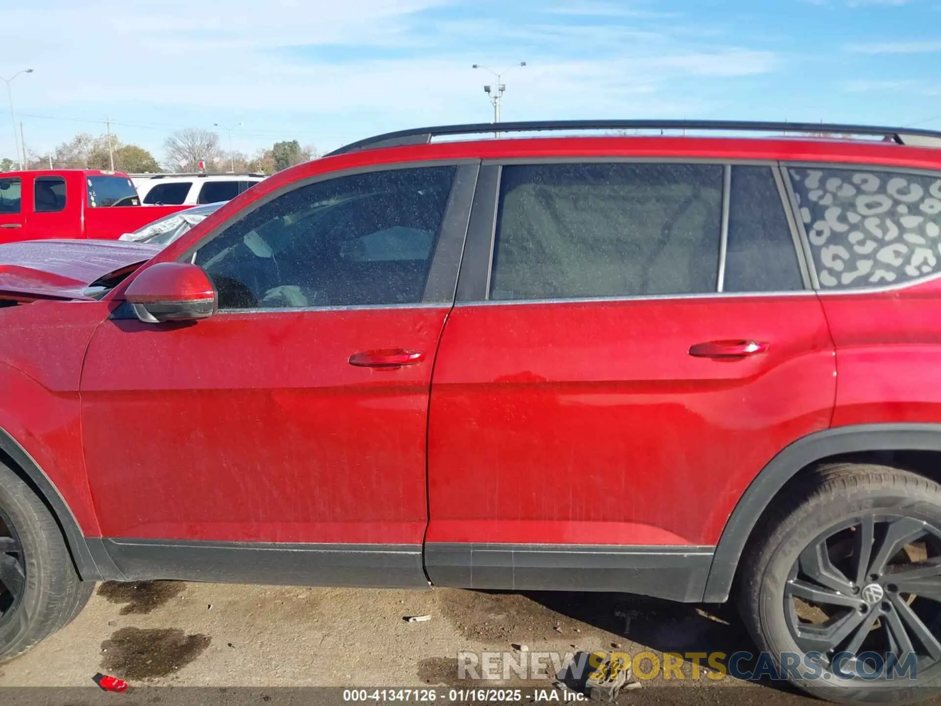 14 Photograph of a damaged car 1V2JR2CA0PC538697 VOLKSWAGEN ATLAS 2023