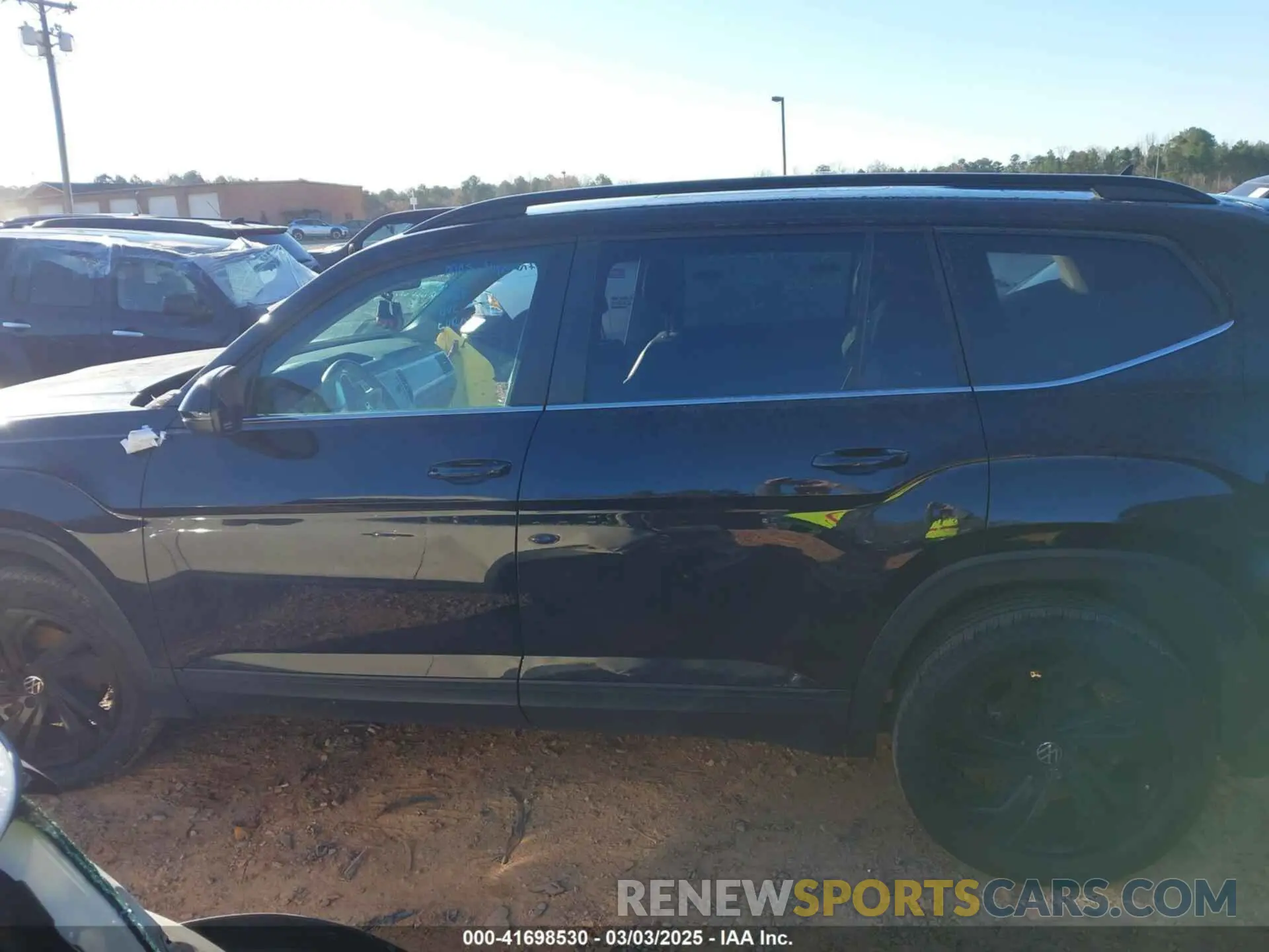 14 Photograph of a damaged car 1V2JR2CA1PC532665 VOLKSWAGEN ATLAS 2023