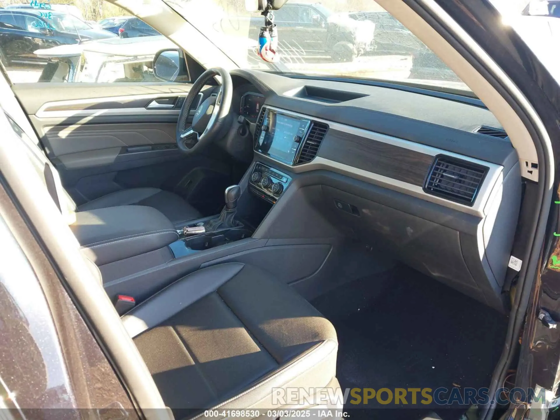 5 Photograph of a damaged car 1V2JR2CA1PC532665 VOLKSWAGEN ATLAS 2023