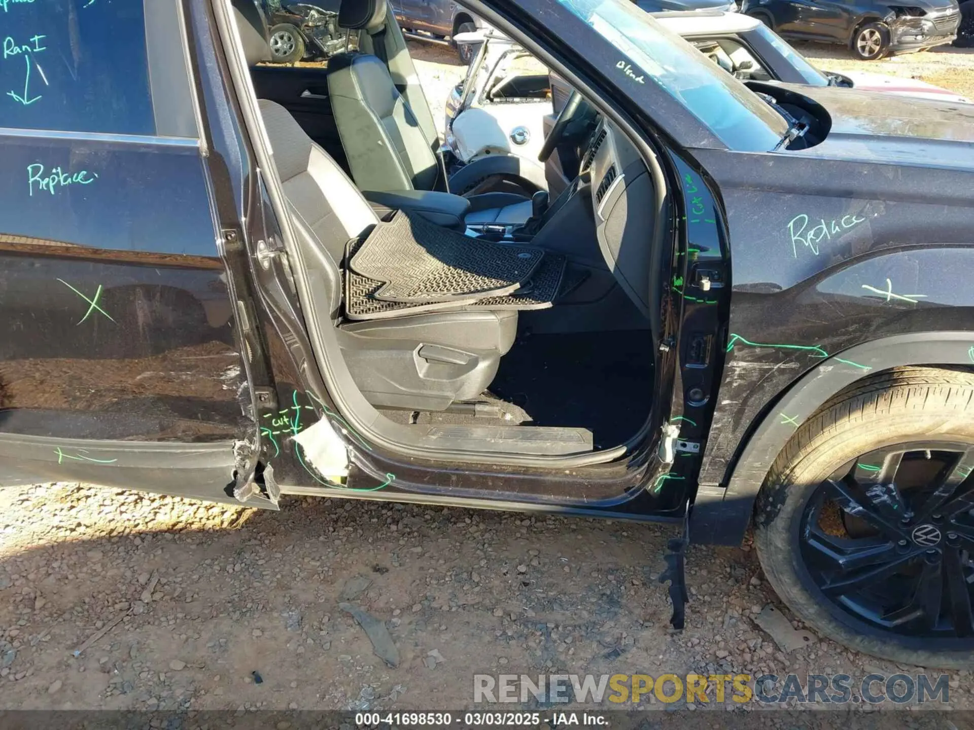 6 Photograph of a damaged car 1V2JR2CA1PC532665 VOLKSWAGEN ATLAS 2023