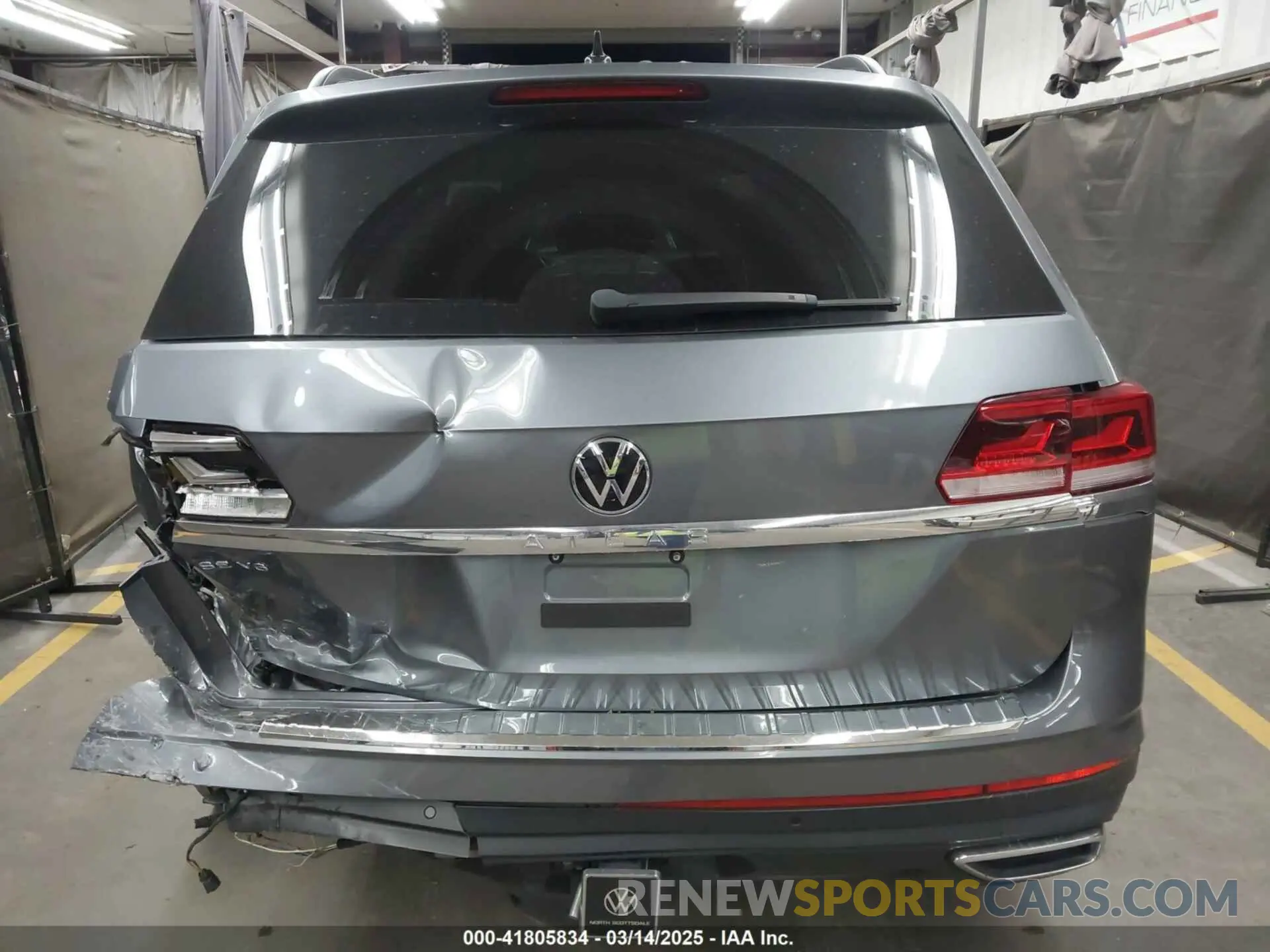 17 Photograph of a damaged car 1V2JR2CA2PC506401 VOLKSWAGEN ATLAS 2023