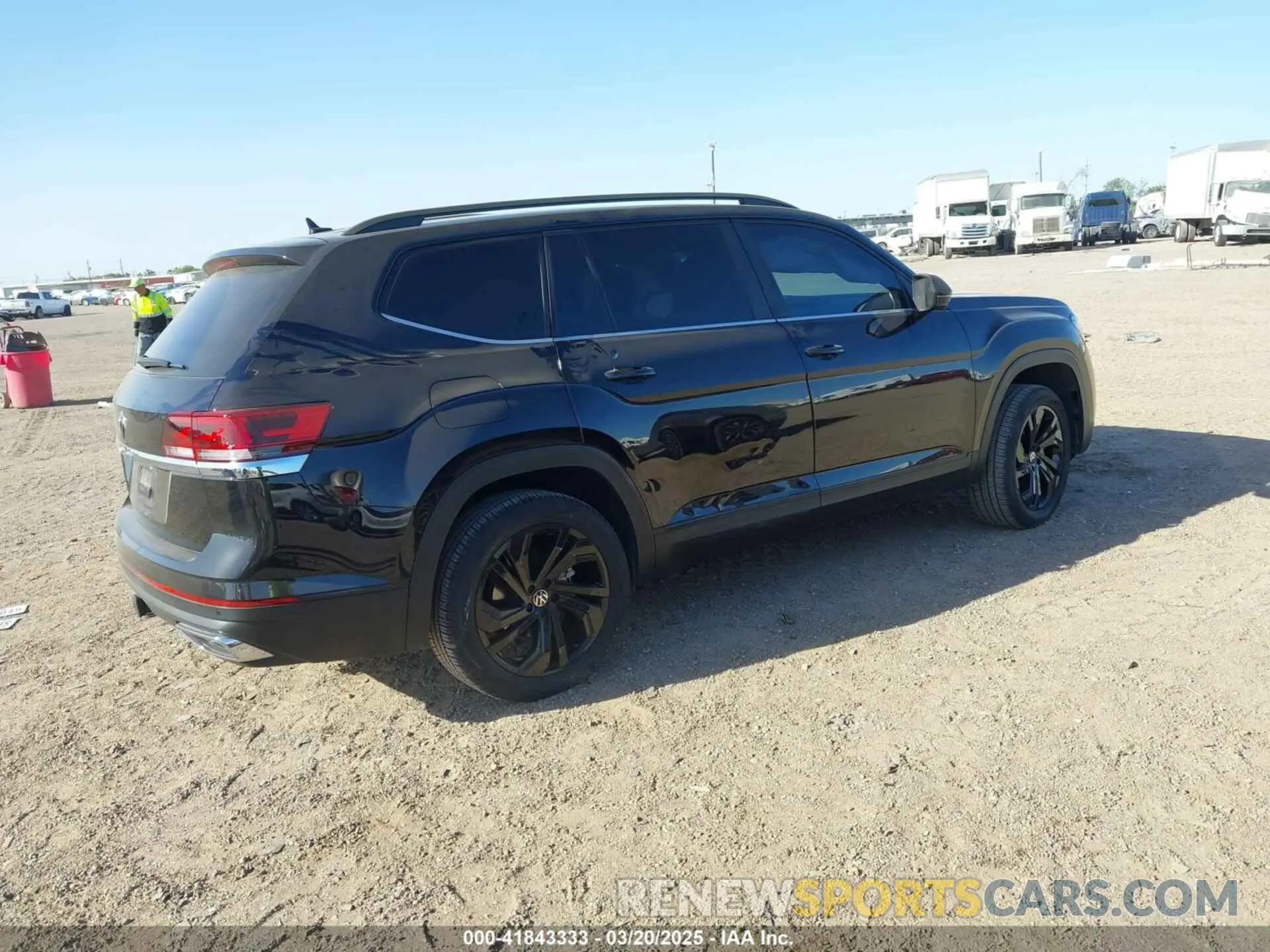 4 Photograph of a damaged car 1V2JR2CA3PC506701 VOLKSWAGEN ATLAS 2023