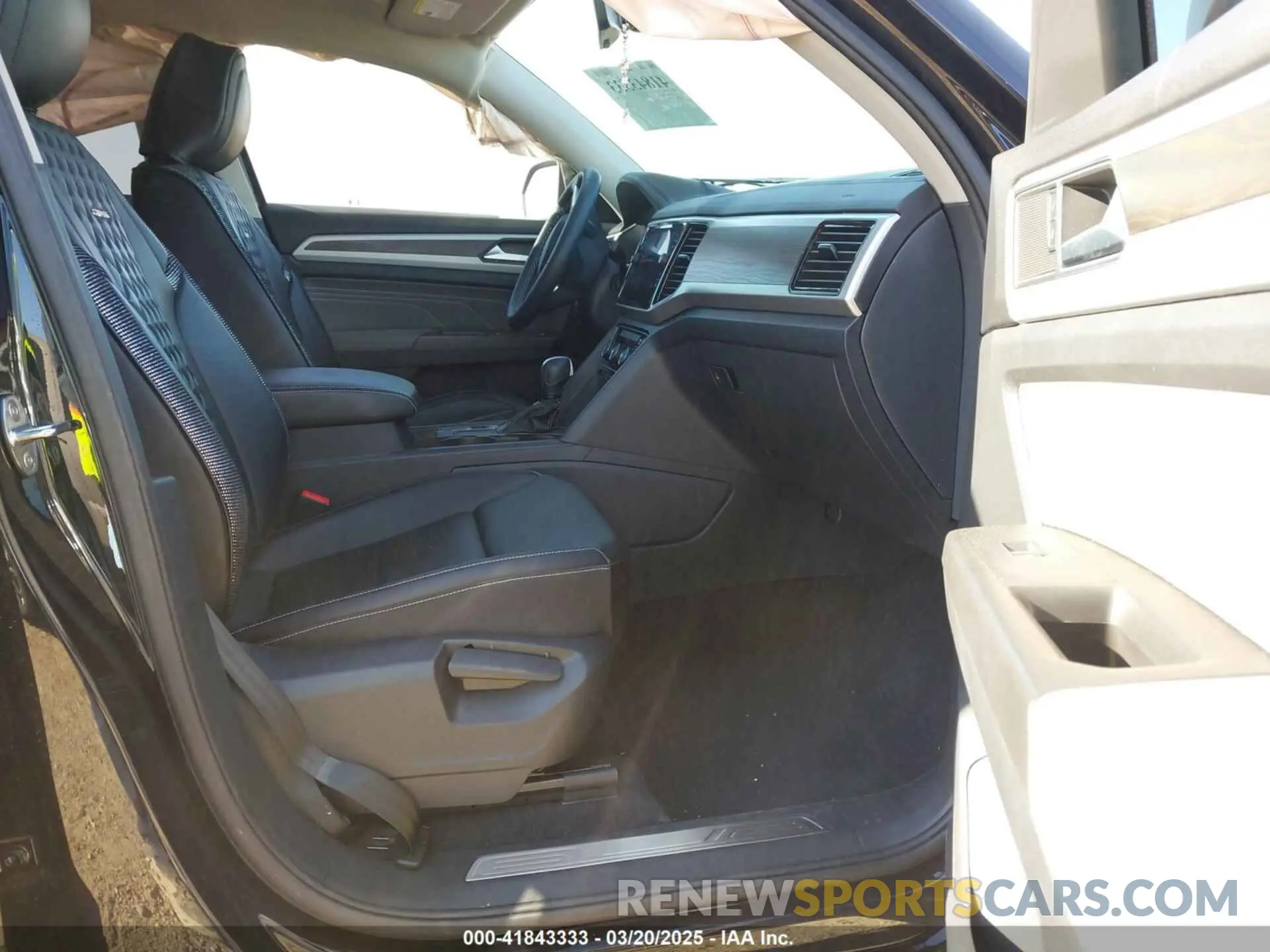 5 Photograph of a damaged car 1V2JR2CA3PC506701 VOLKSWAGEN ATLAS 2023