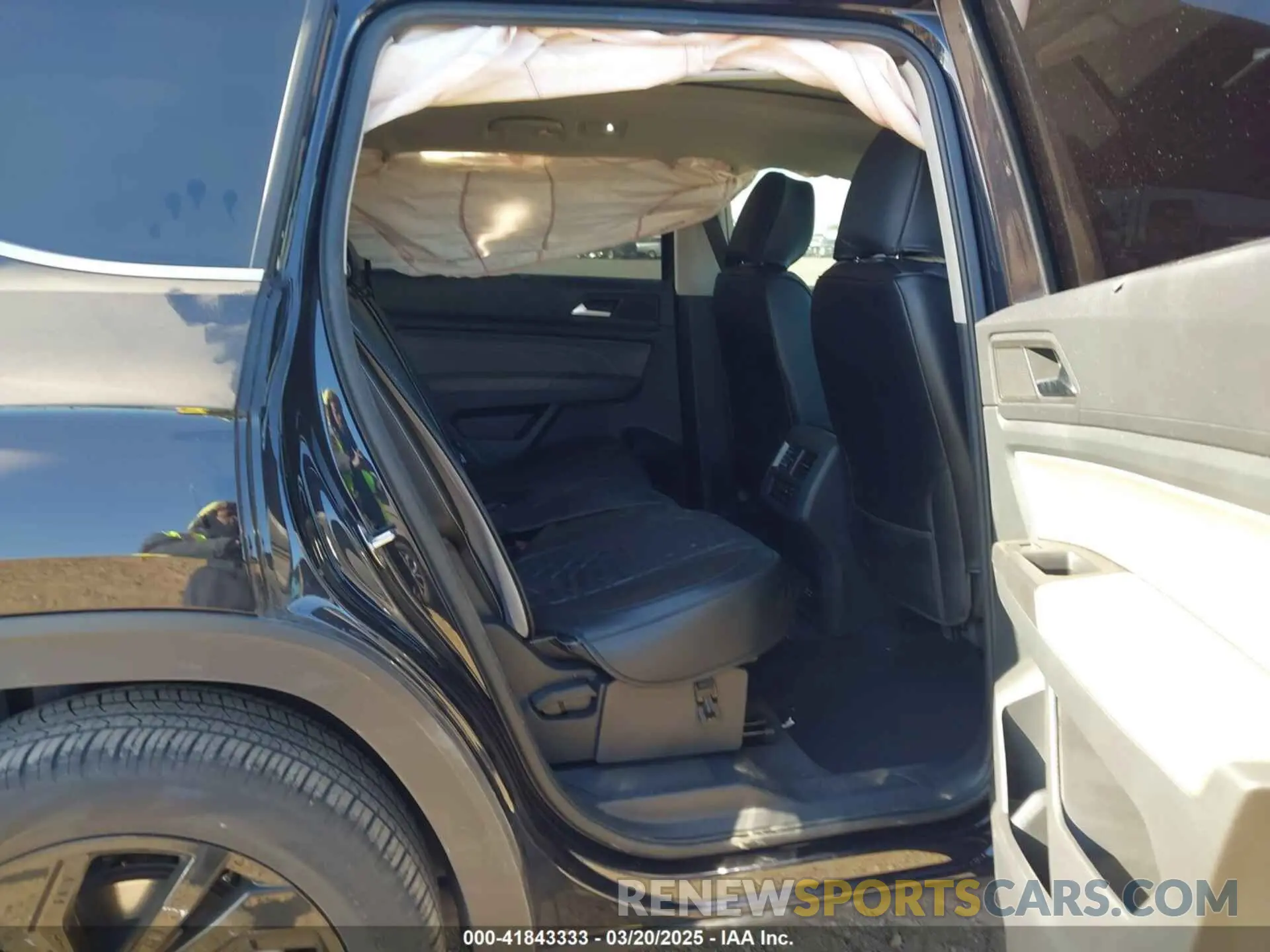 8 Photograph of a damaged car 1V2JR2CA3PC506701 VOLKSWAGEN ATLAS 2023