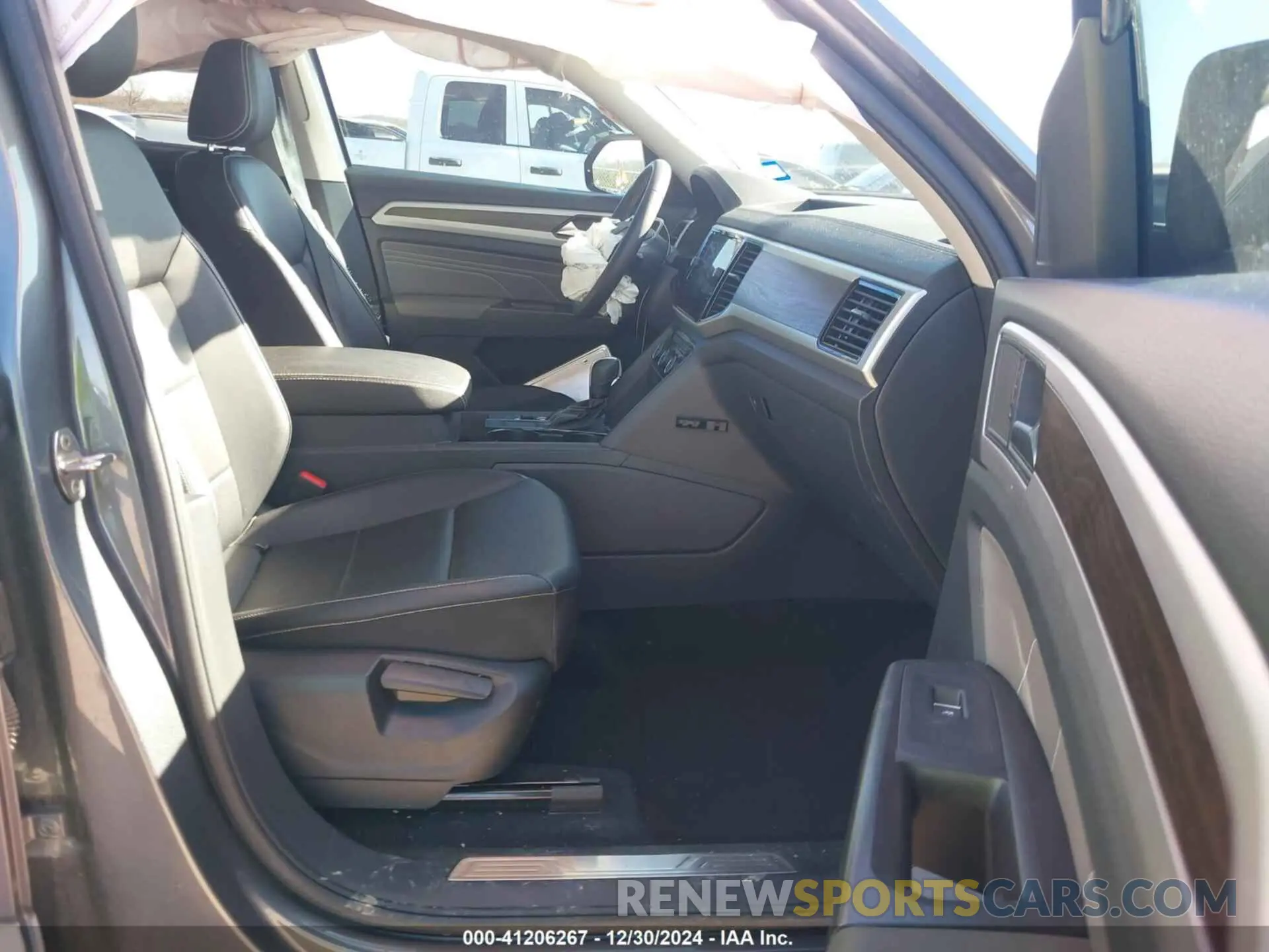 5 Photograph of a damaged car 1V2JR2CA4PC538749 VOLKSWAGEN ATLAS 2023