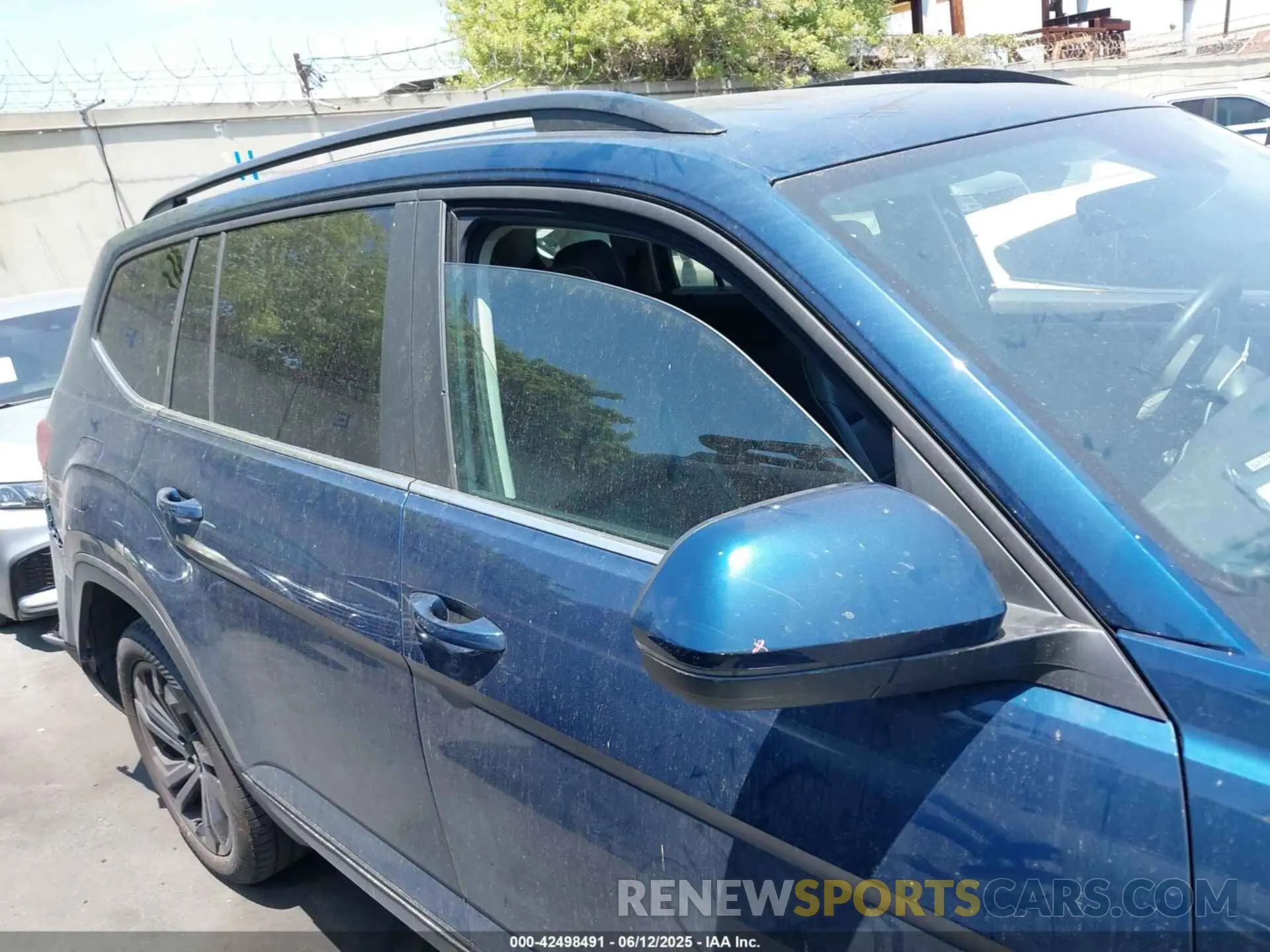 14 Photograph of a damaged car 1V2JR2CA5PC530112 VOLKSWAGEN ATLAS 2023