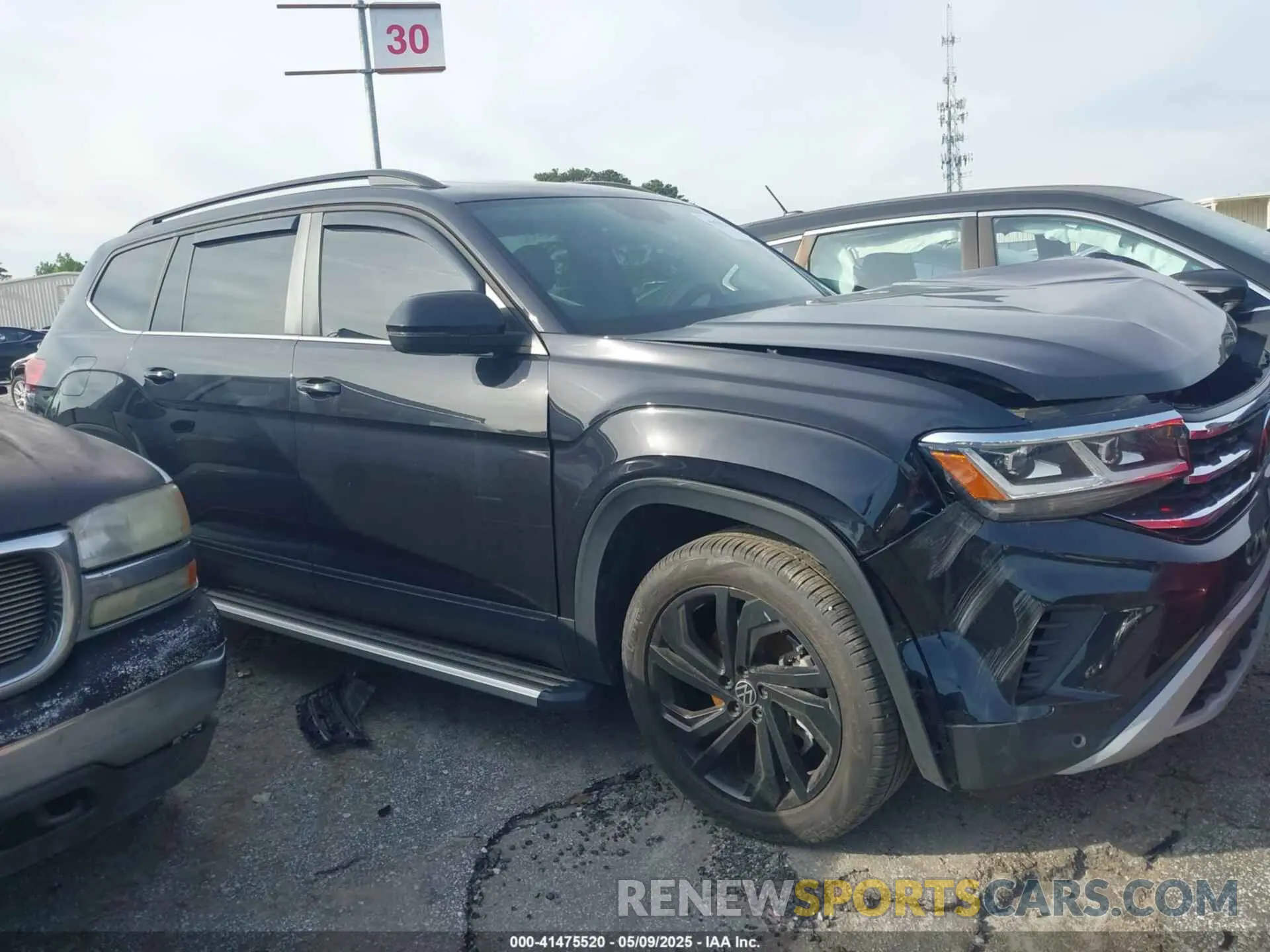 13 Photograph of a damaged car 1V2JR2CA6PC504408 VOLKSWAGEN ATLAS 2023