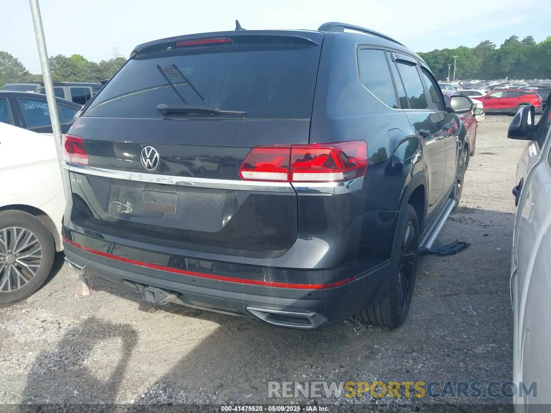 4 Photograph of a damaged car 1V2JR2CA6PC504408 VOLKSWAGEN ATLAS 2023
