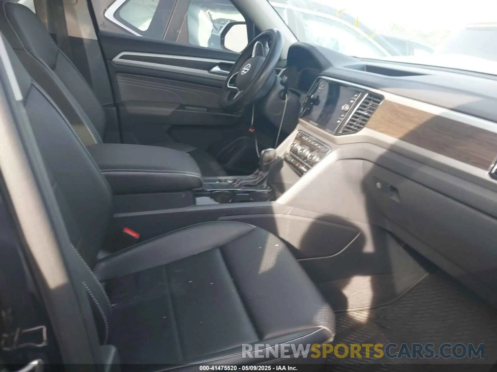 5 Photograph of a damaged car 1V2JR2CA6PC504408 VOLKSWAGEN ATLAS 2023