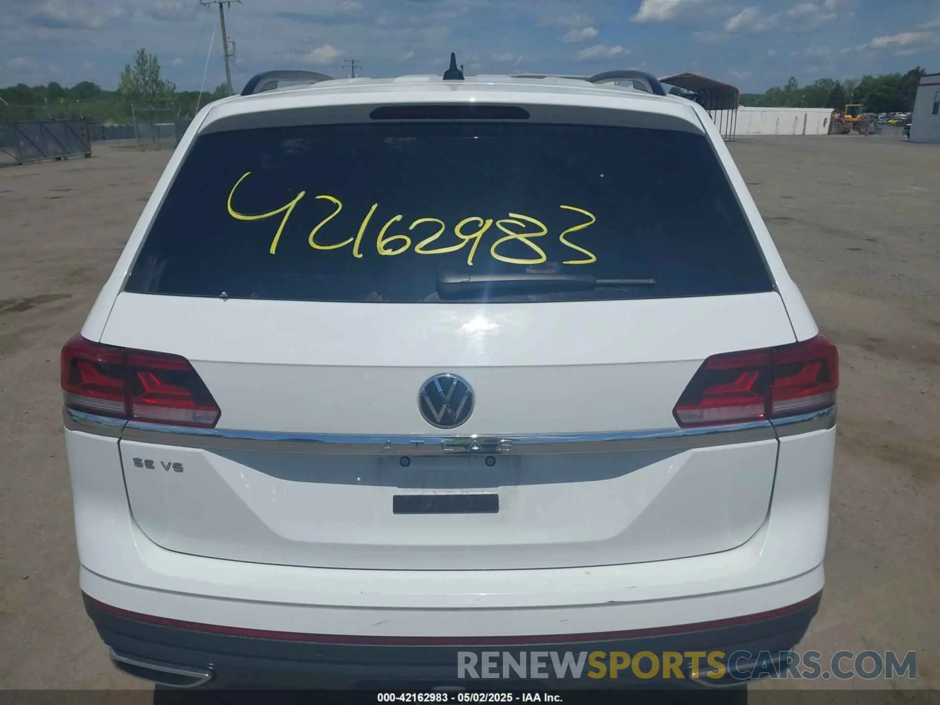 16 Photograph of a damaged car 1V2JR2CA6PC530345 VOLKSWAGEN ATLAS 2023