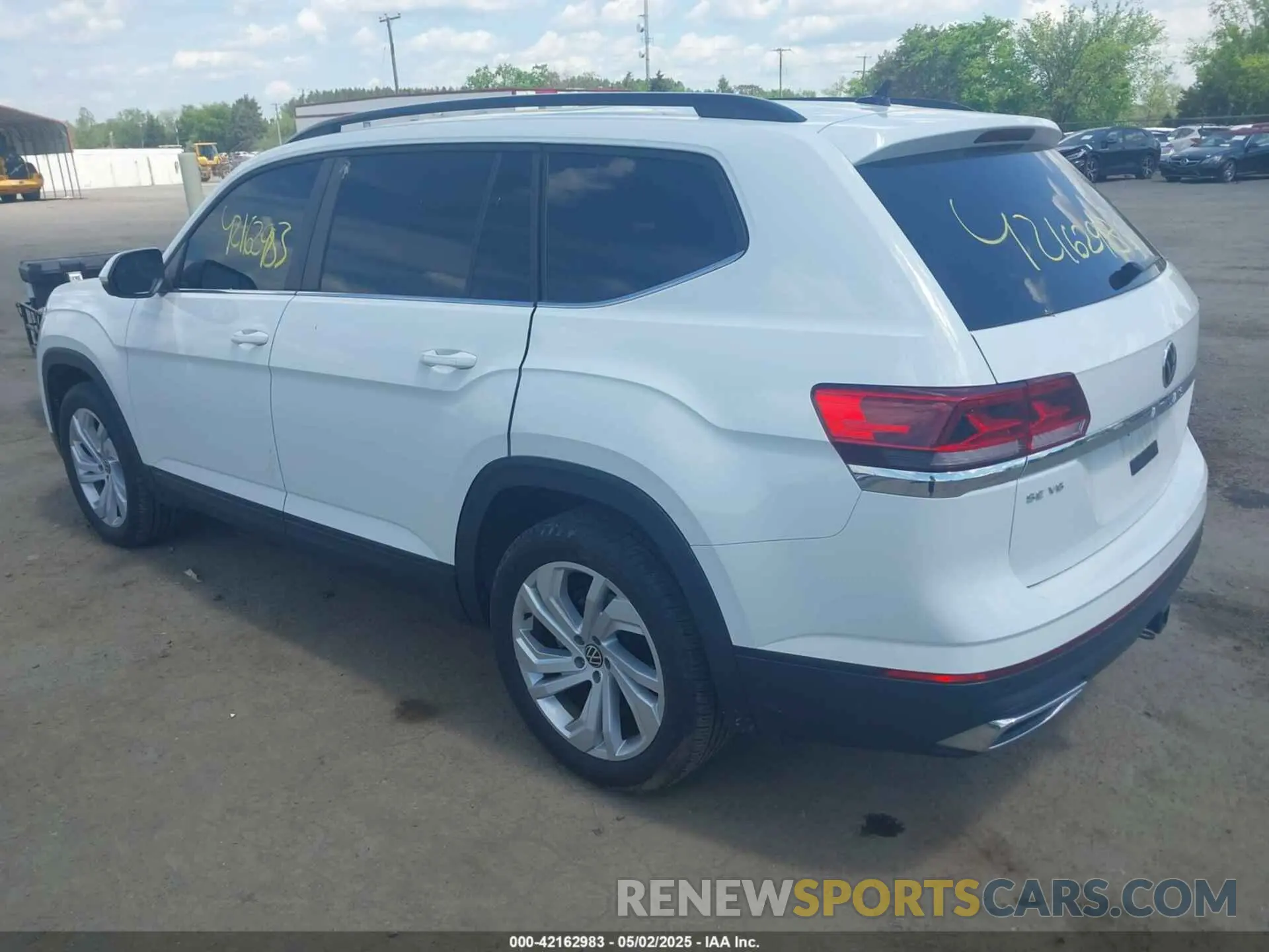3 Photograph of a damaged car 1V2JR2CA6PC530345 VOLKSWAGEN ATLAS 2023