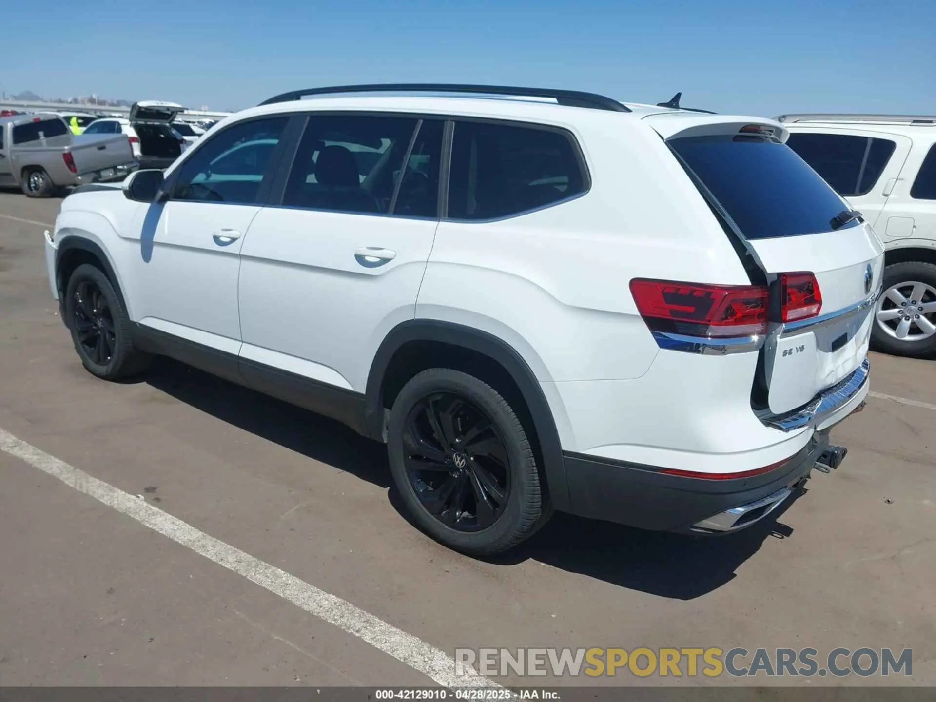 3 Photograph of a damaged car 1V2JR2CA8PC548121 VOLKSWAGEN ATLAS 2023