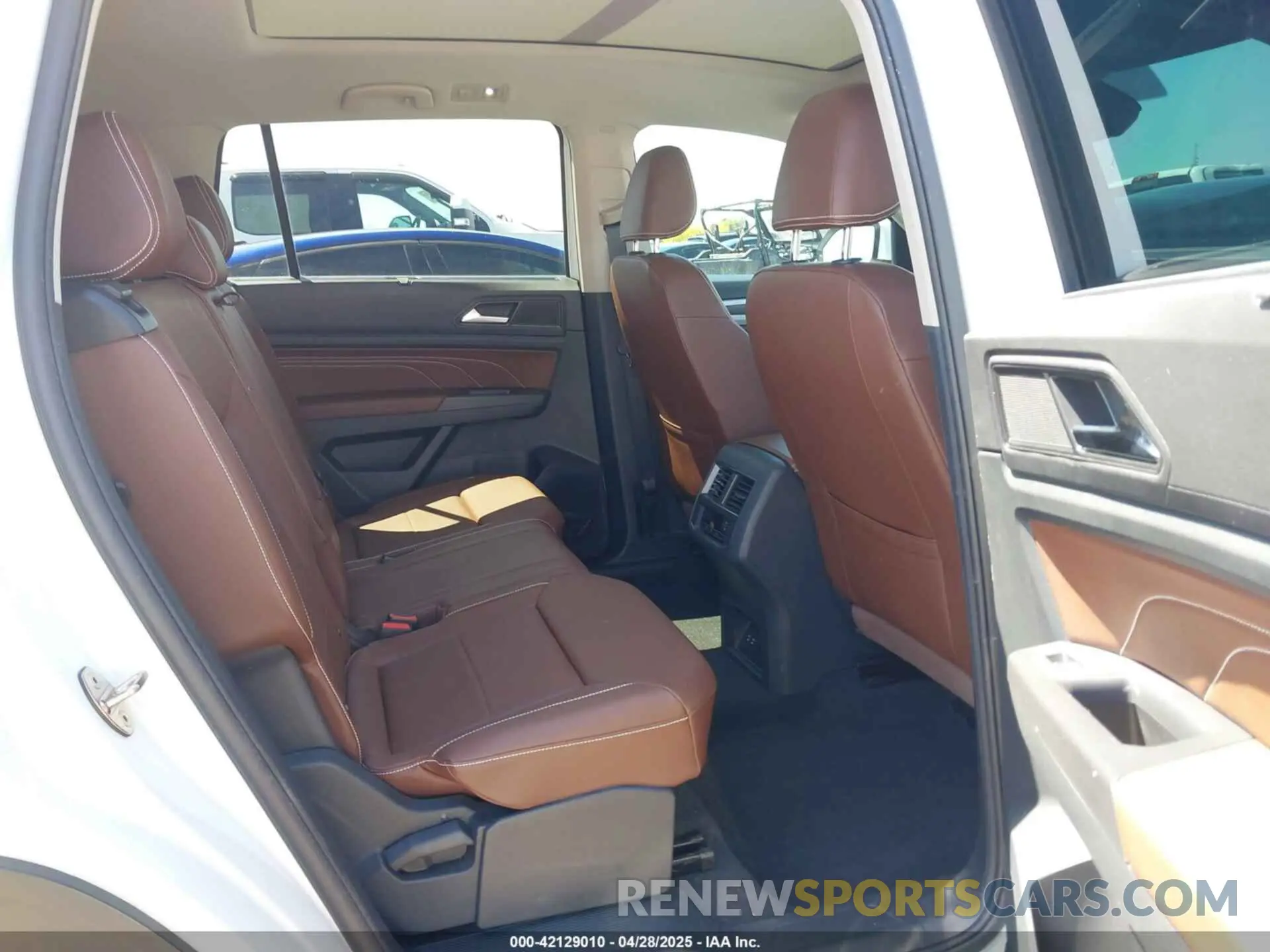 8 Photograph of a damaged car 1V2JR2CA8PC548121 VOLKSWAGEN ATLAS 2023