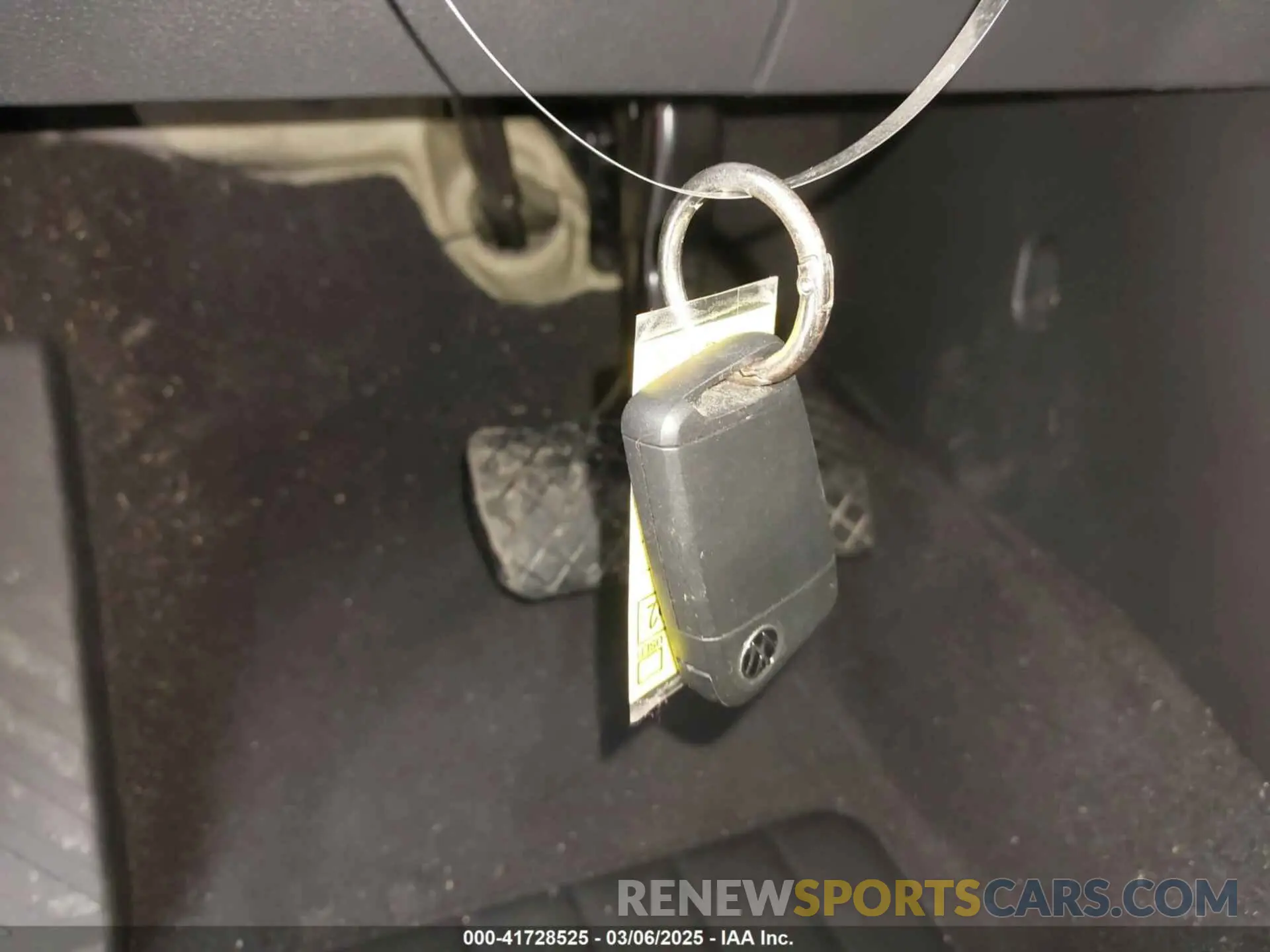 11 Photograph of a damaged car 1V2KP2CA3PC526960 VOLKSWAGEN ATLAS 2023