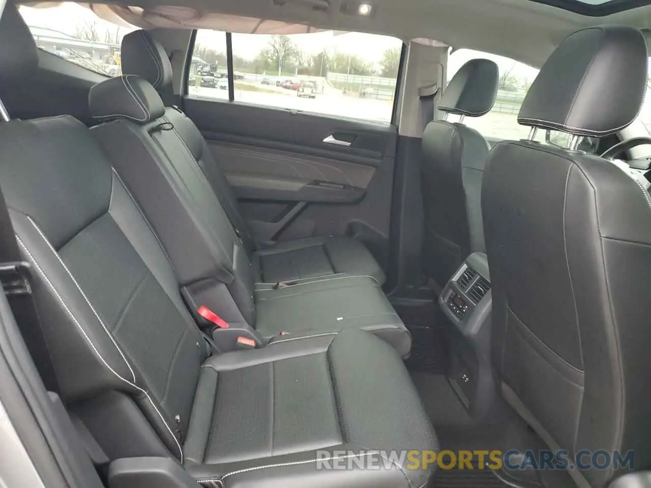 10 Photograph of a damaged car 1V2KP2CA8PC508003 VOLKSWAGEN ATLAS 2023