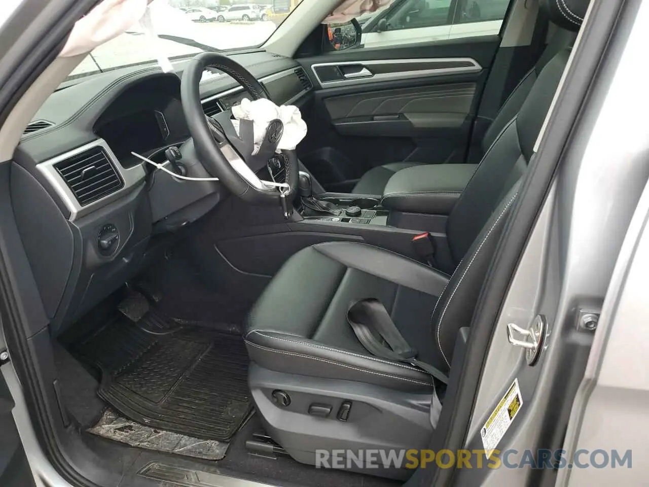 7 Photograph of a damaged car 1V2KP2CA8PC508003 VOLKSWAGEN ATLAS 2023