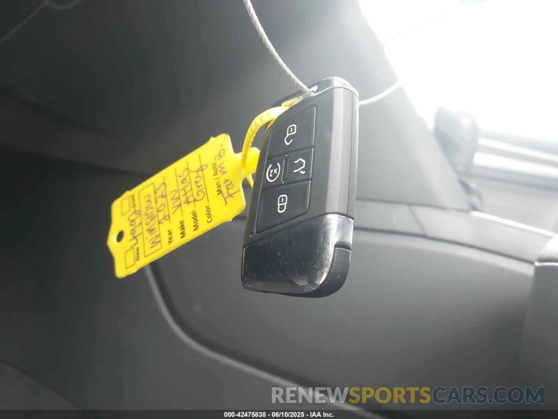 11 Photograph of a damaged car 1V2KP2CAXPC522257 VOLKSWAGEN ATLAS 2023