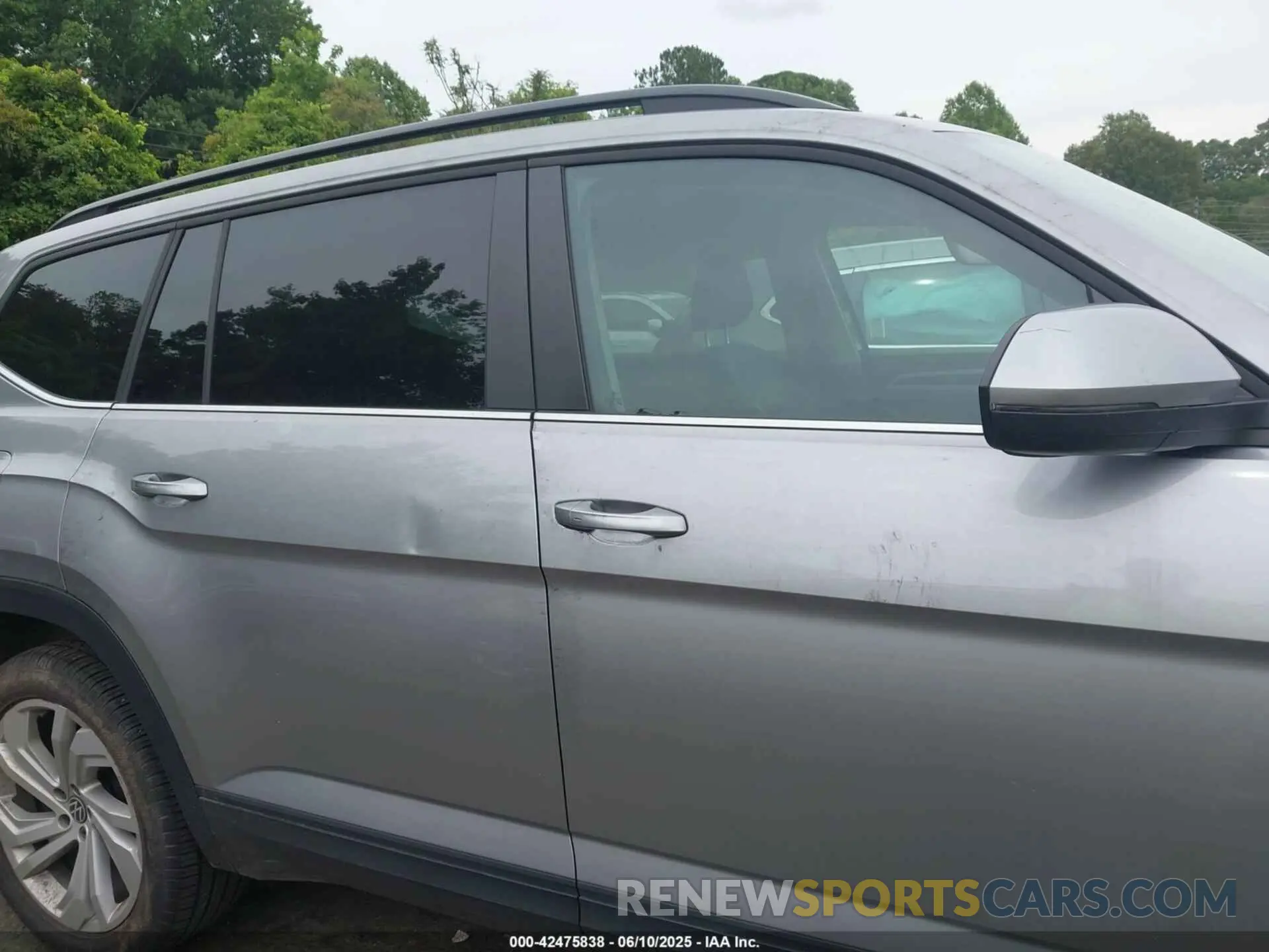 13 Photograph of a damaged car 1V2KP2CAXPC522257 VOLKSWAGEN ATLAS 2023