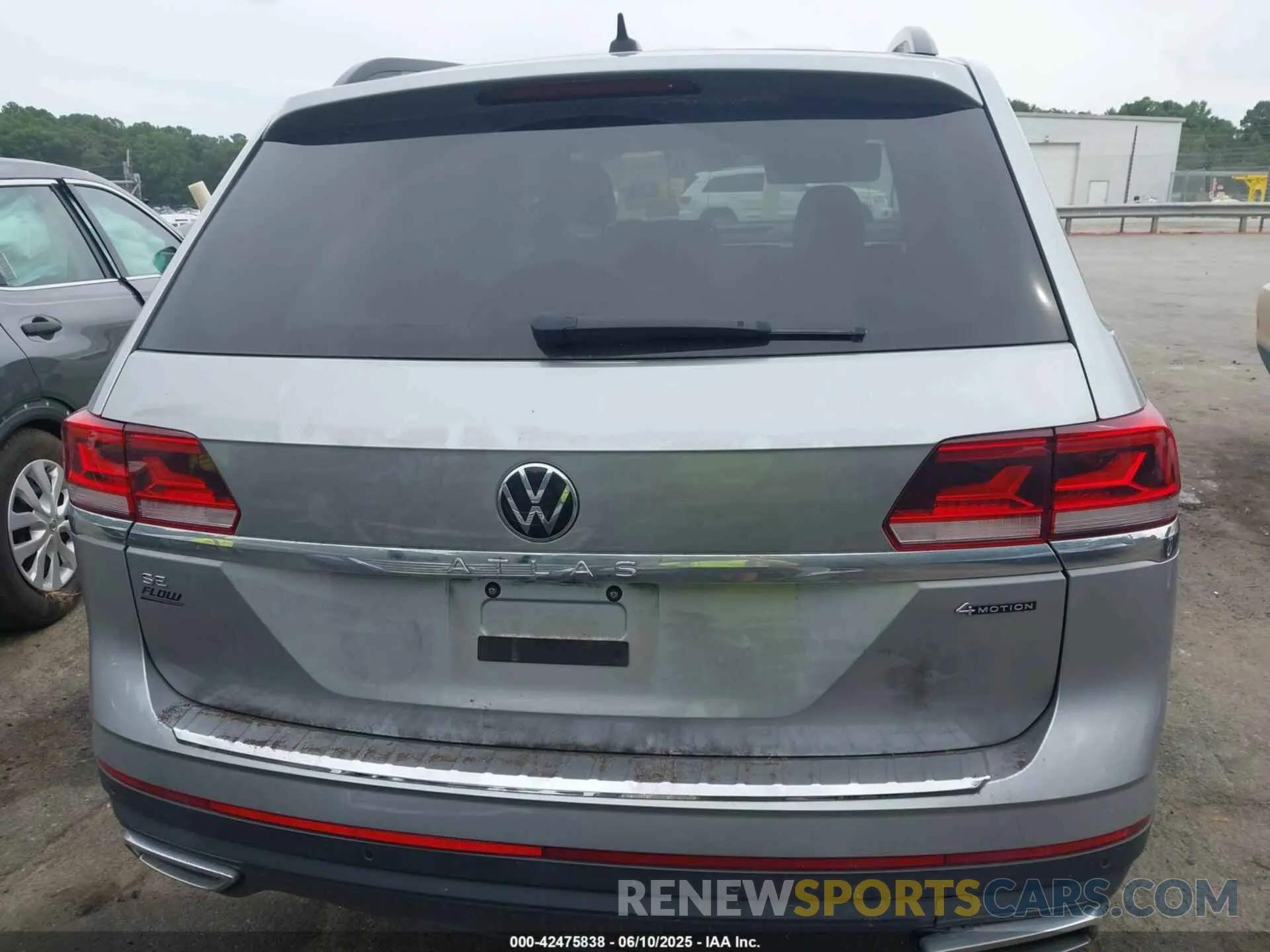 16 Photograph of a damaged car 1V2KP2CAXPC522257 VOLKSWAGEN ATLAS 2023
