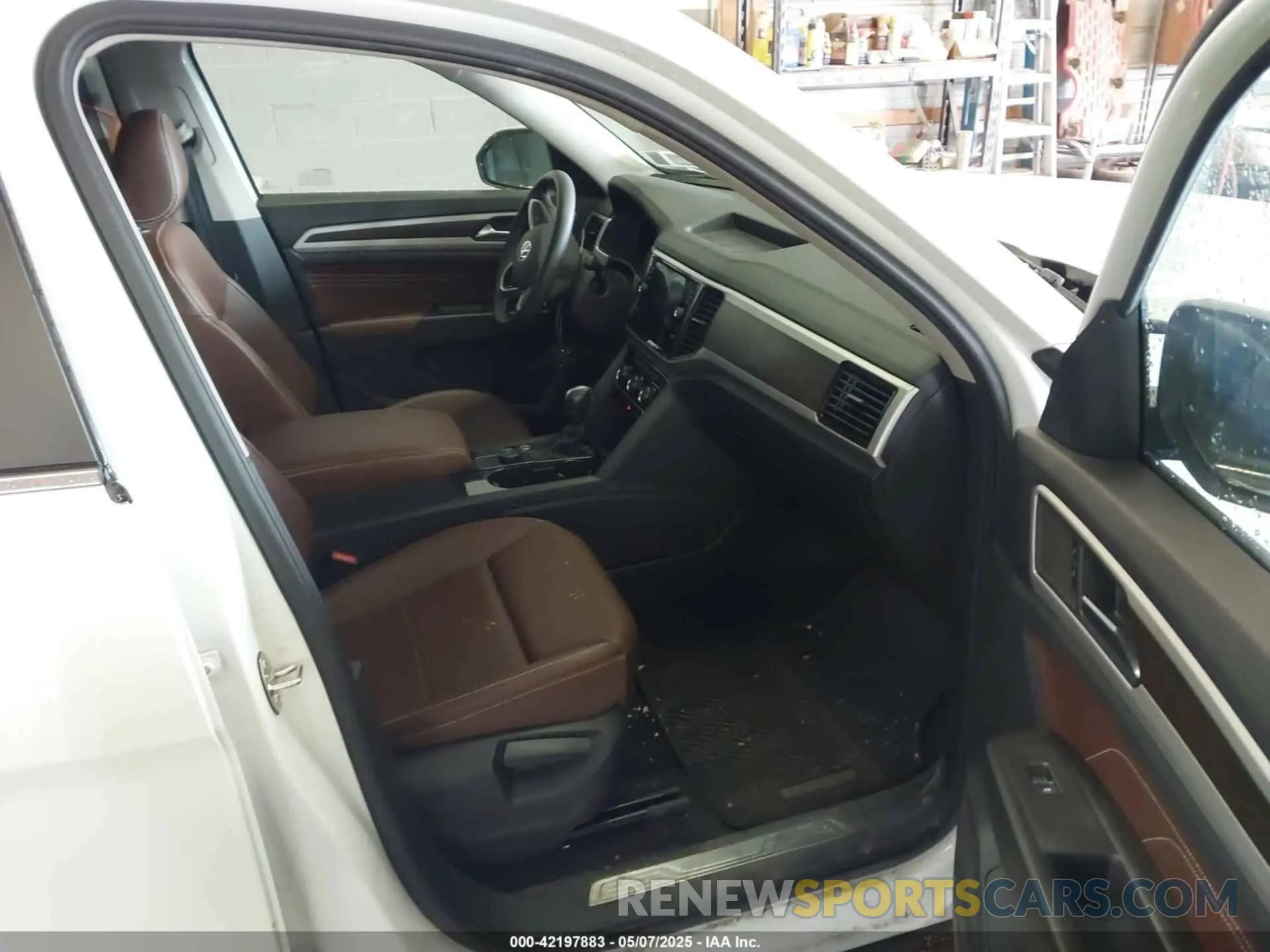 5 Photograph of a damaged car 1V2KR2CA0PC537828 VOLKSWAGEN ATLAS 2023