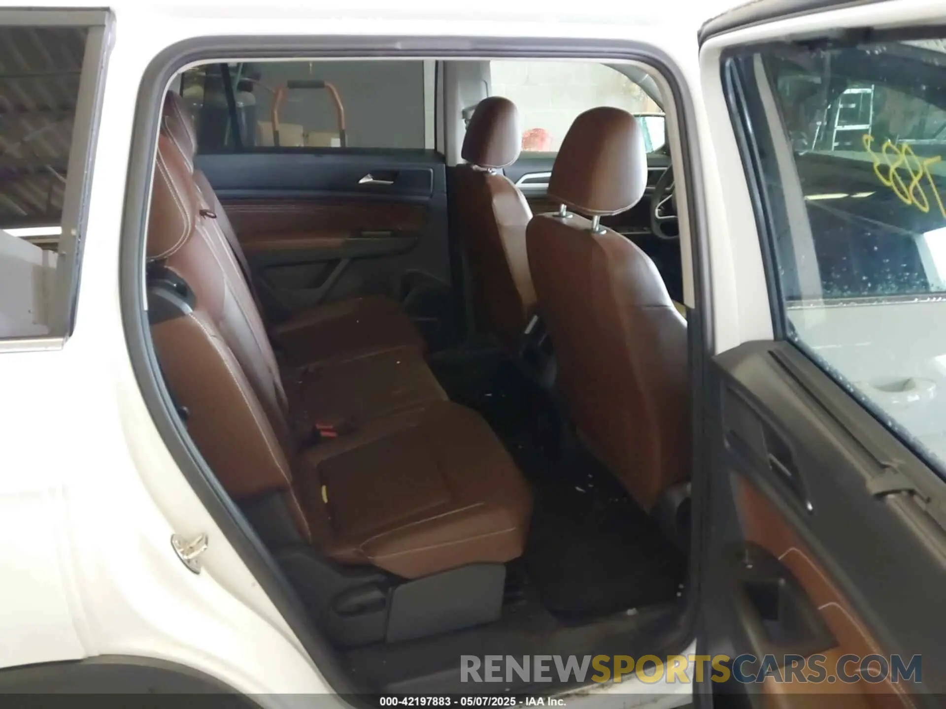 8 Photograph of a damaged car 1V2KR2CA0PC537828 VOLKSWAGEN ATLAS 2023