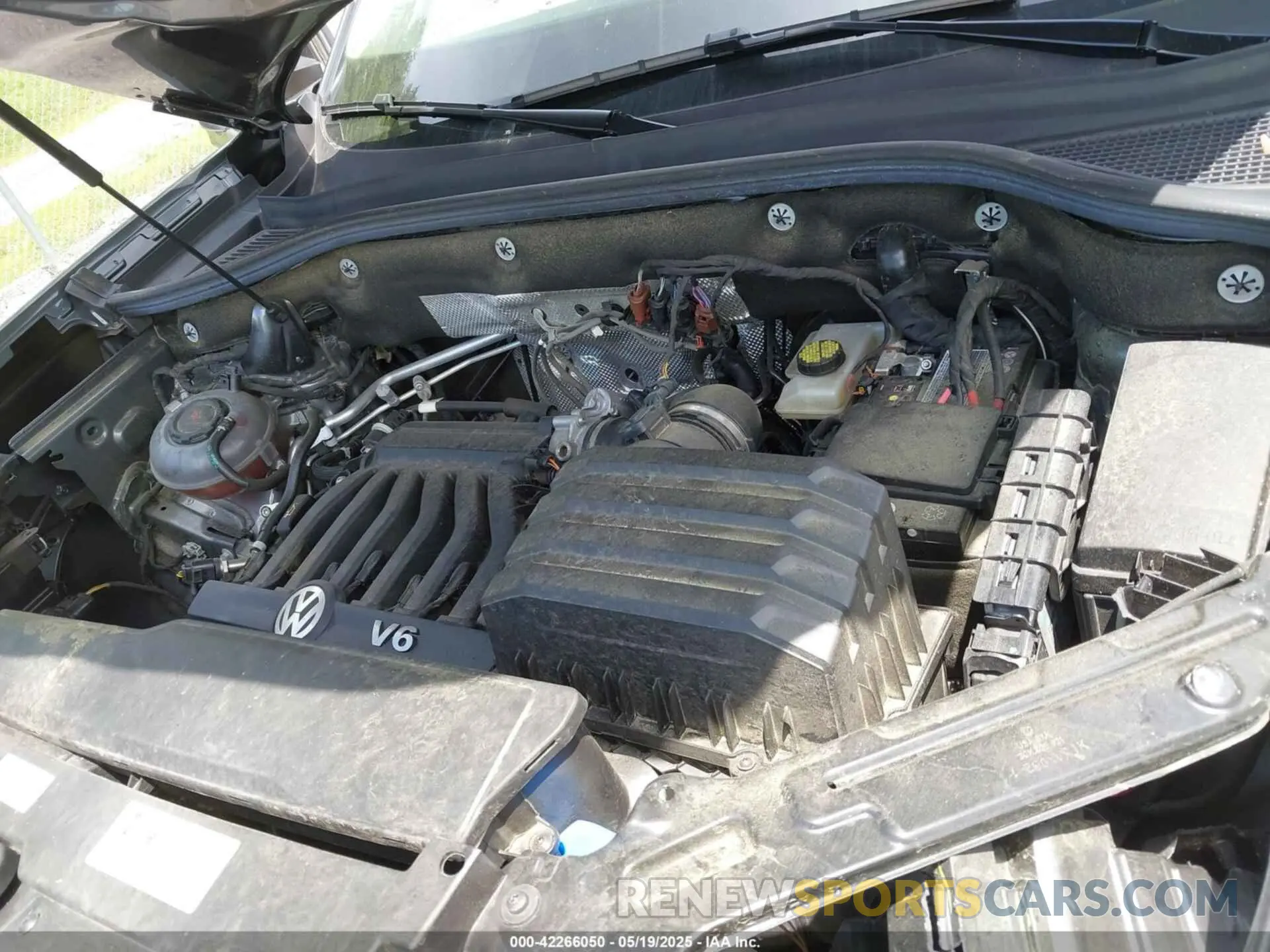 10 Photograph of a damaged car 1V2KR2CA1PC541564 VOLKSWAGEN ATLAS 2023