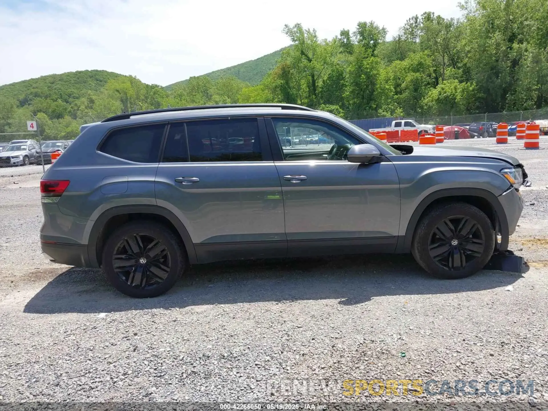 13 Photograph of a damaged car 1V2KR2CA1PC541564 VOLKSWAGEN ATLAS 2023