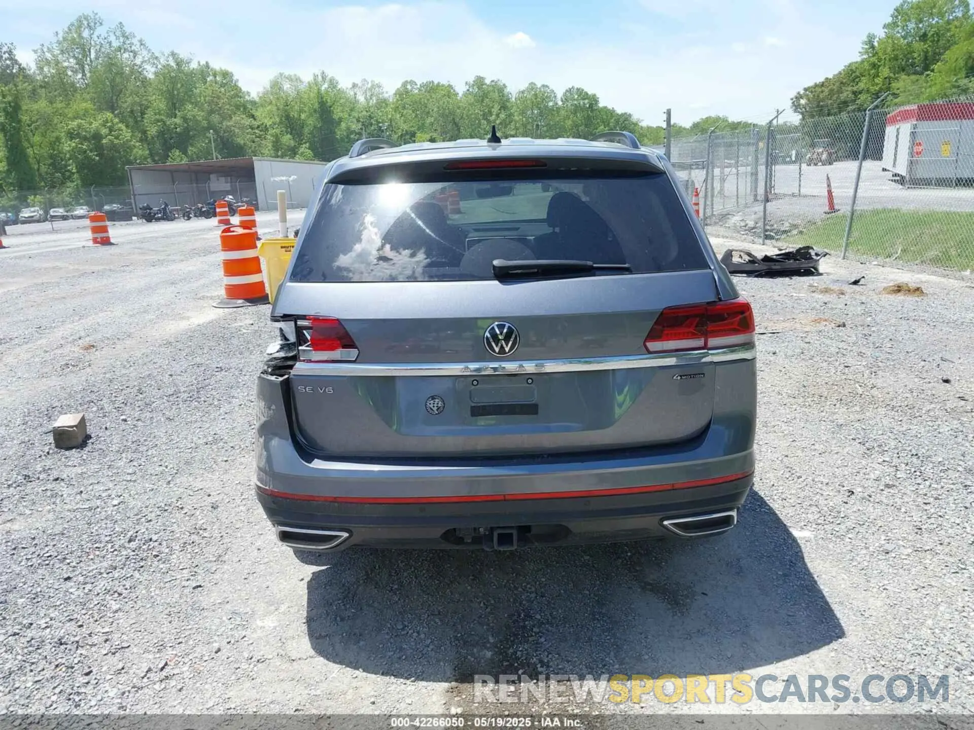 16 Photograph of a damaged car 1V2KR2CA1PC541564 VOLKSWAGEN ATLAS 2023