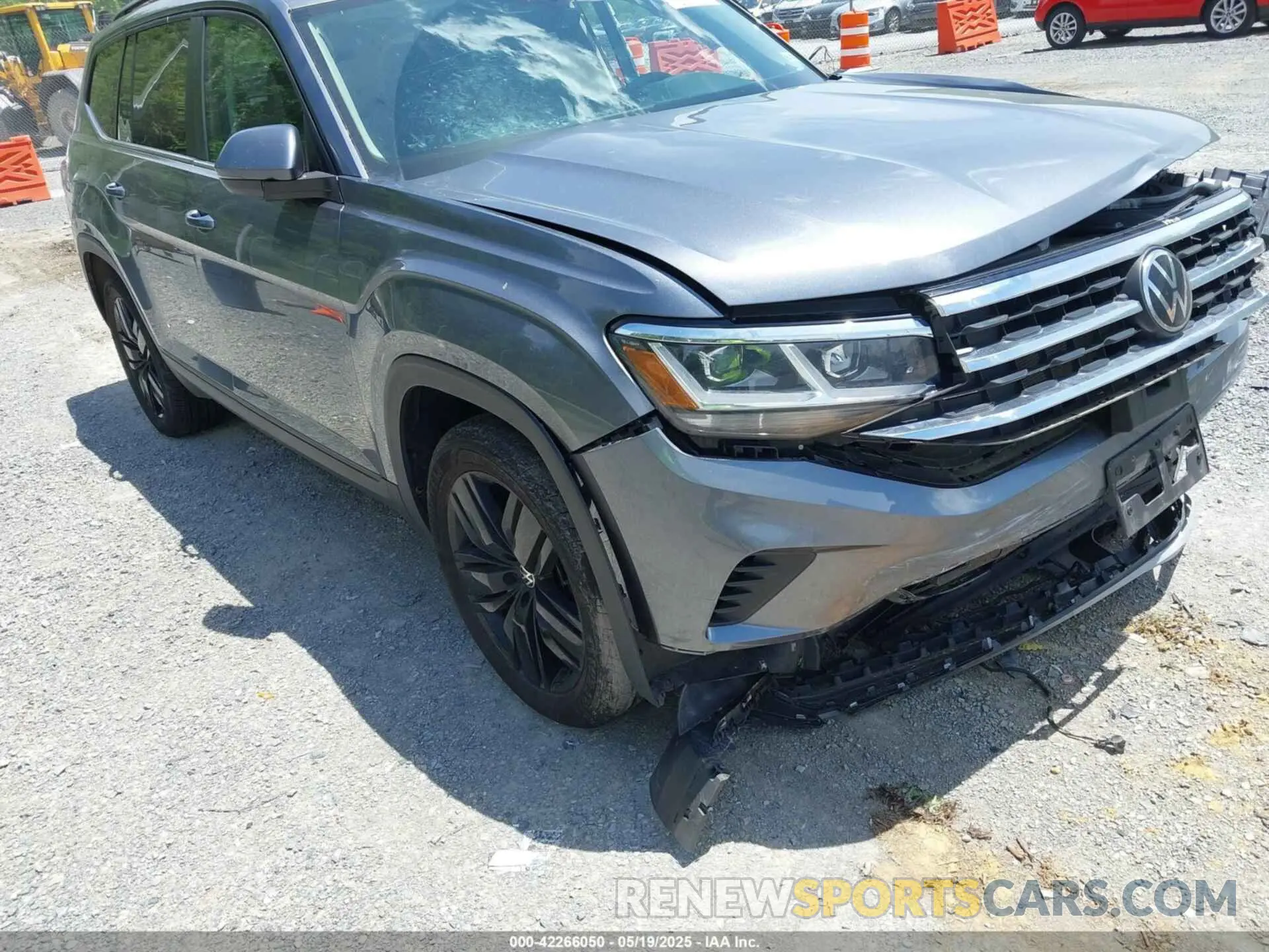 17 Photograph of a damaged car 1V2KR2CA1PC541564 VOLKSWAGEN ATLAS 2023