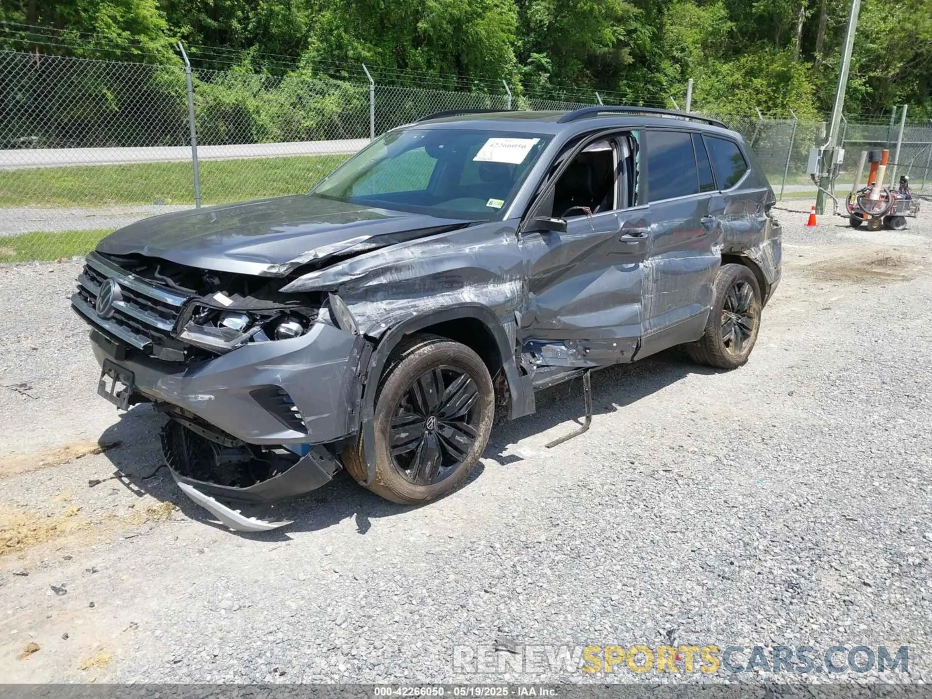 2 Photograph of a damaged car 1V2KR2CA1PC541564 VOLKSWAGEN ATLAS 2023