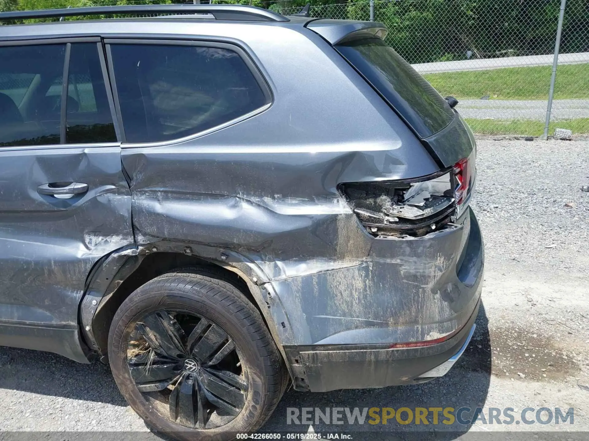 20 Photograph of a damaged car 1V2KR2CA1PC541564 VOLKSWAGEN ATLAS 2023