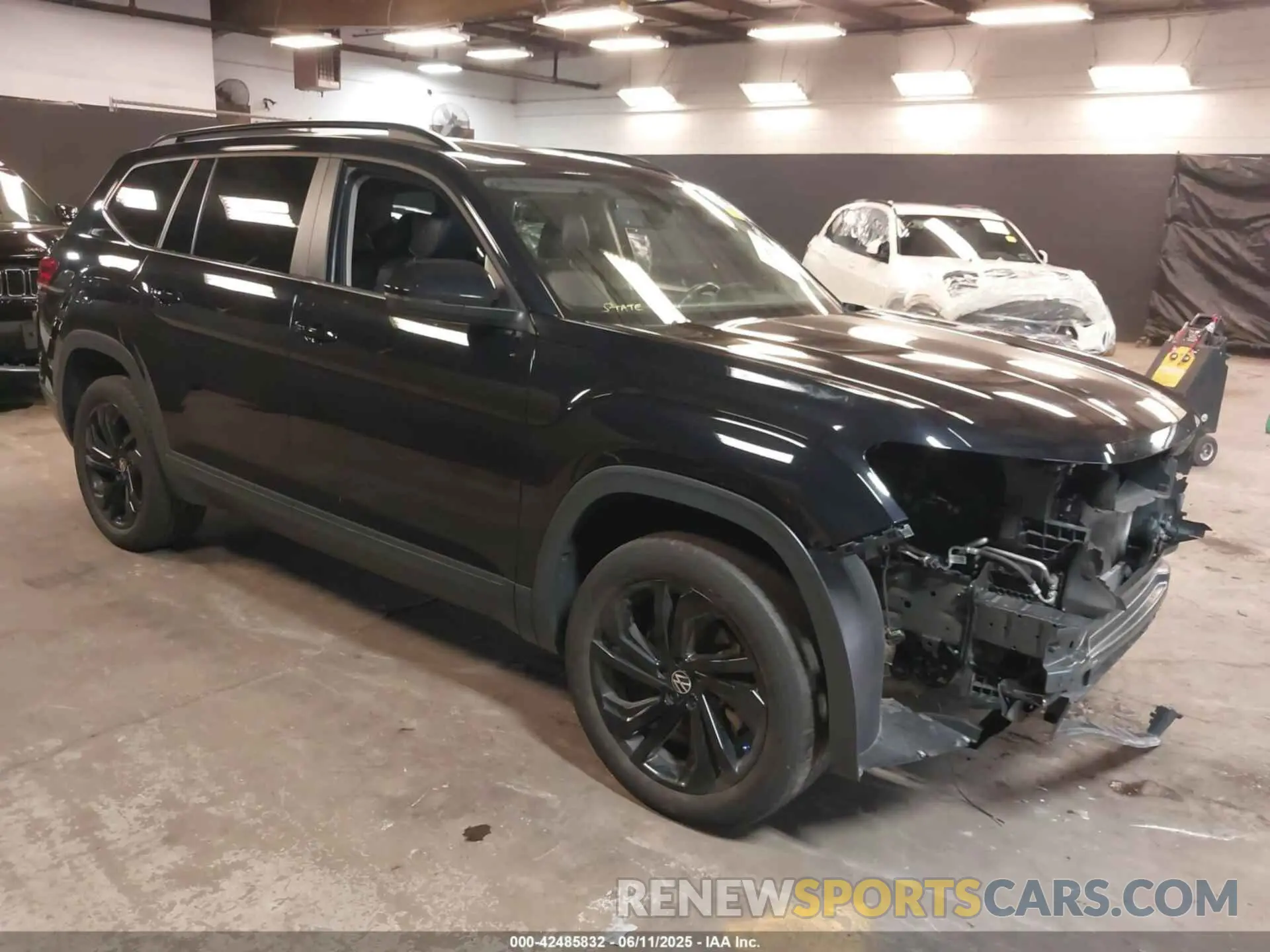 1 Photograph of a damaged car 1V2KR2CA1PC545467 VOLKSWAGEN ATLAS 2023