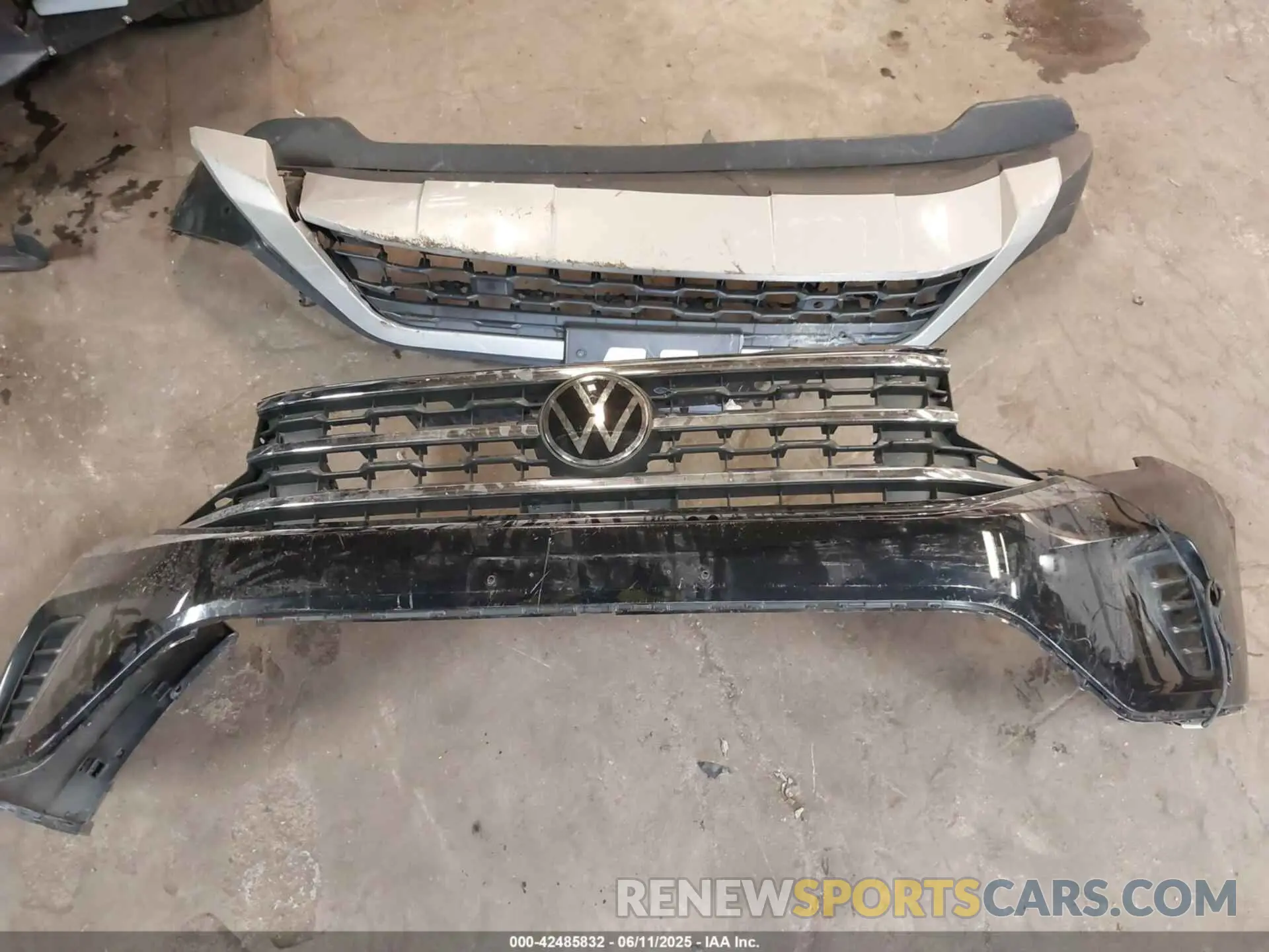 12 Photograph of a damaged car 1V2KR2CA1PC545467 VOLKSWAGEN ATLAS 2023