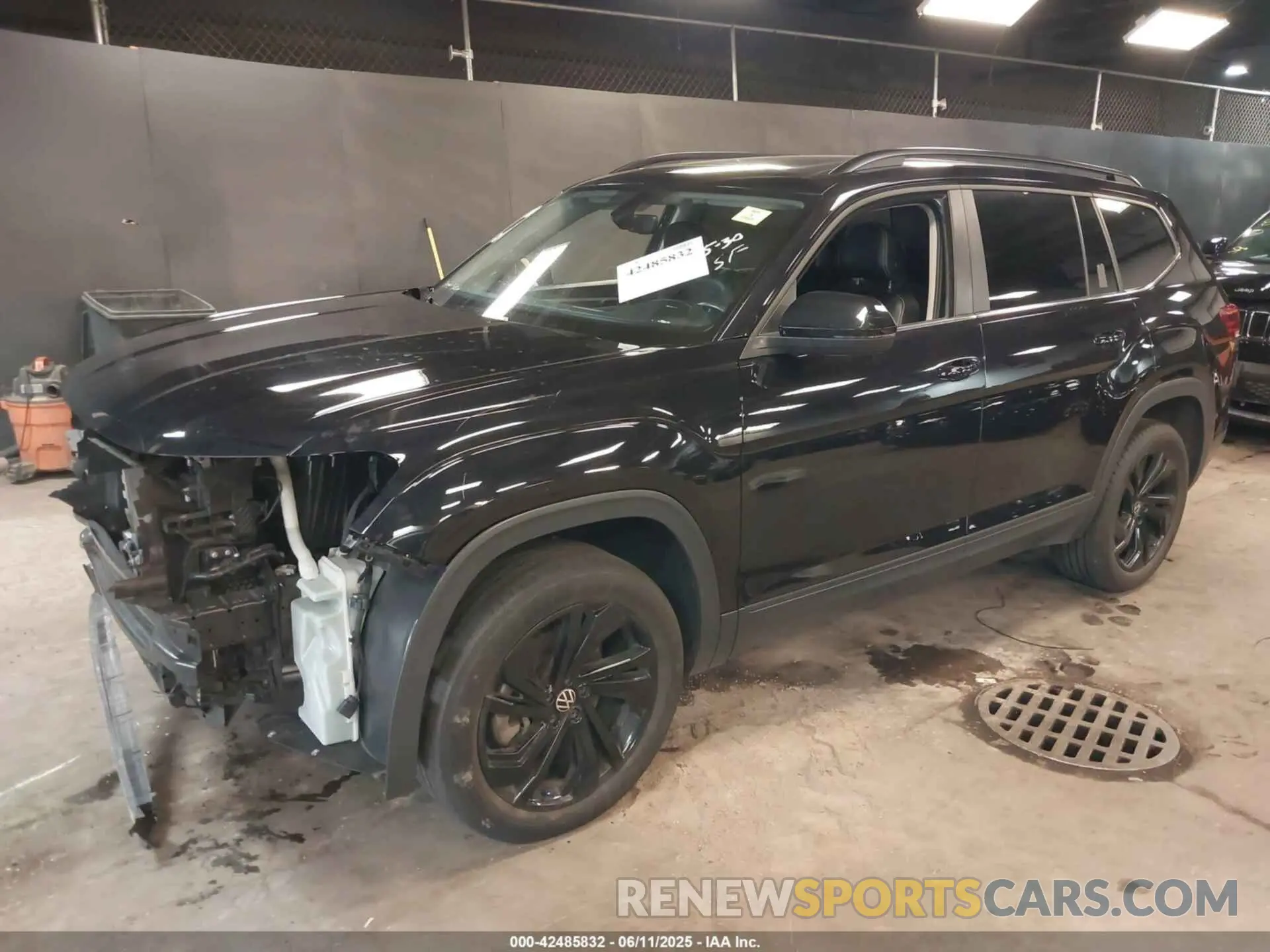 2 Photograph of a damaged car 1V2KR2CA1PC545467 VOLKSWAGEN ATLAS 2023