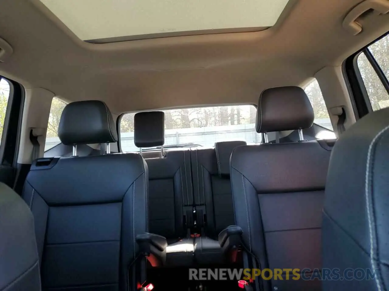 10 Photograph of a damaged car 1V2KR2CA3PC521929 VOLKSWAGEN ATLAS 2023