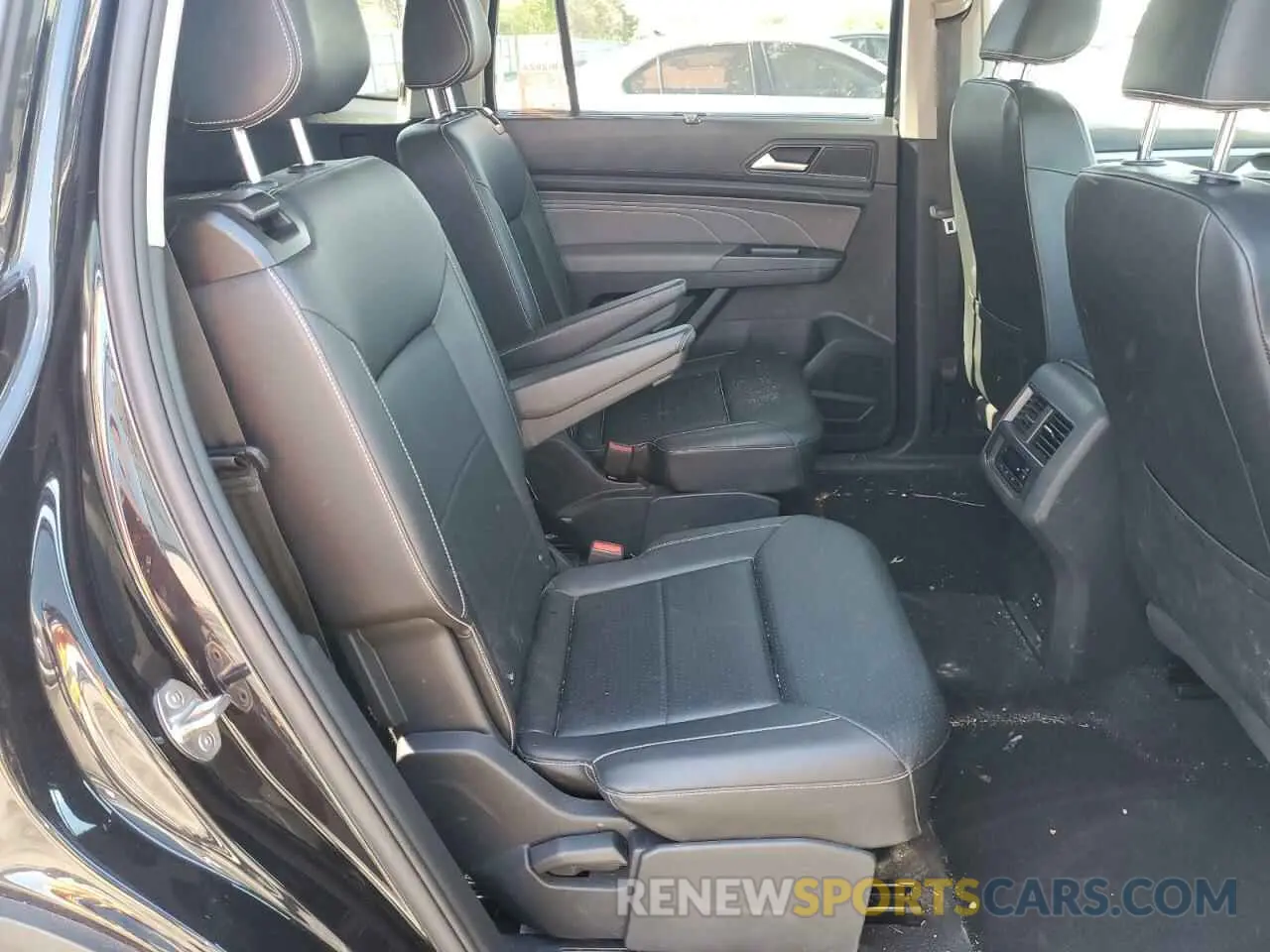 11 Photograph of a damaged car 1V2KR2CA3PC521929 VOLKSWAGEN ATLAS 2023