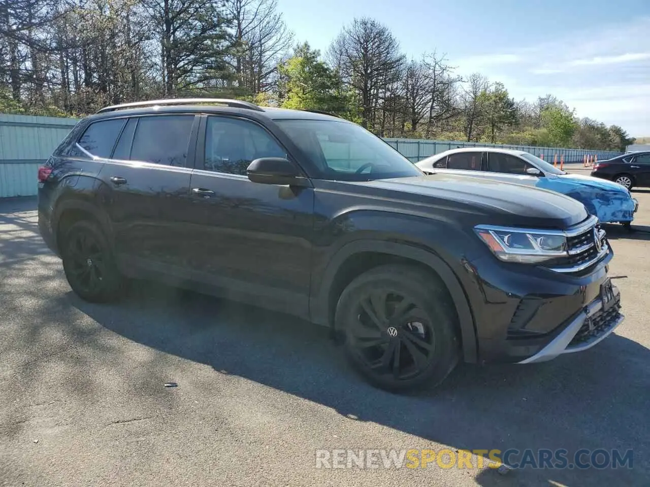 4 Photograph of a damaged car 1V2KR2CA3PC521929 VOLKSWAGEN ATLAS 2023