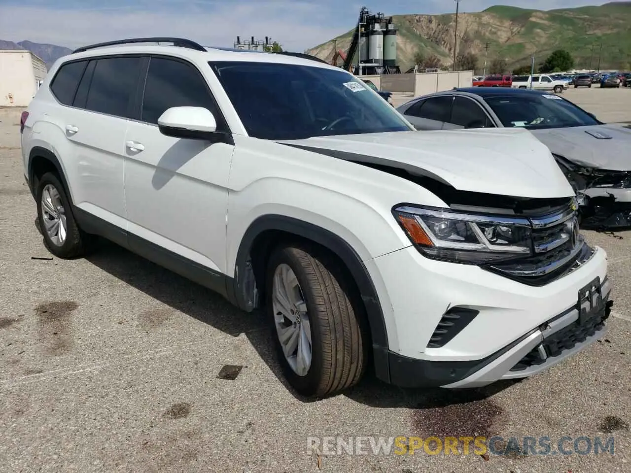 4 Photograph of a damaged car 1V2KR2CAXPC526268 VOLKSWAGEN ATLAS 2023