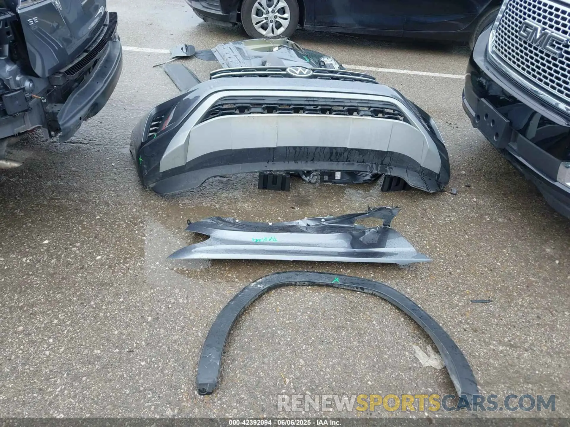 12 Photograph of a damaged car 1V2LP2CA0PC557927 VOLKSWAGEN ATLAS 2023