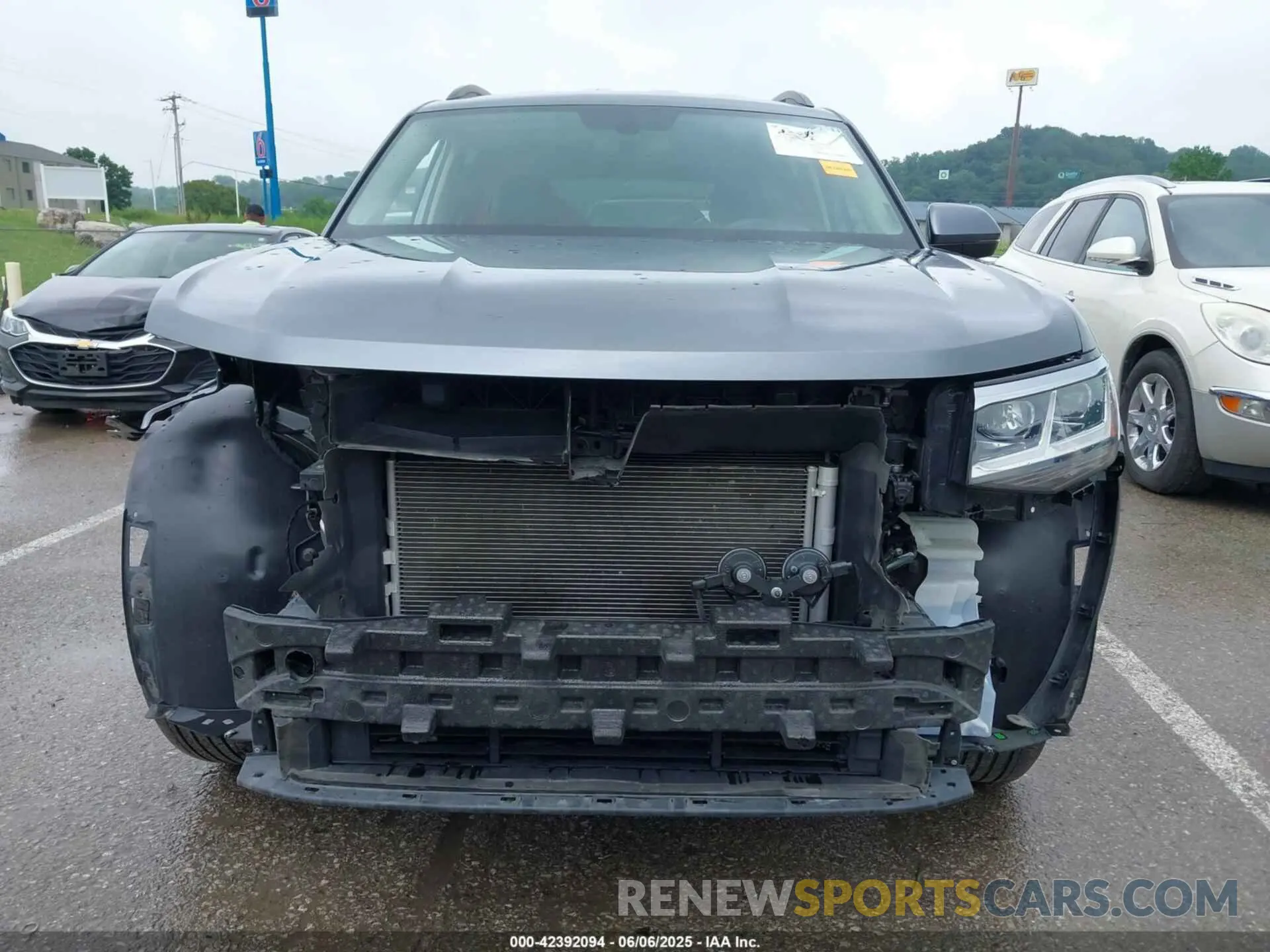 13 Photograph of a damaged car 1V2LP2CA0PC557927 VOLKSWAGEN ATLAS 2023