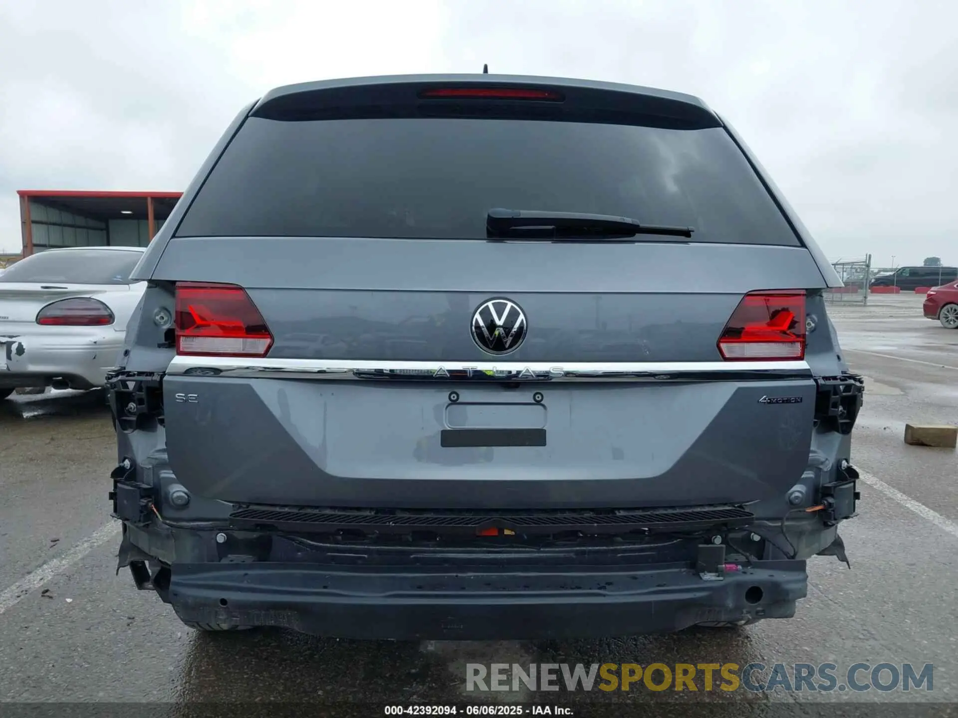 17 Photograph of a damaged car 1V2LP2CA0PC557927 VOLKSWAGEN ATLAS 2023