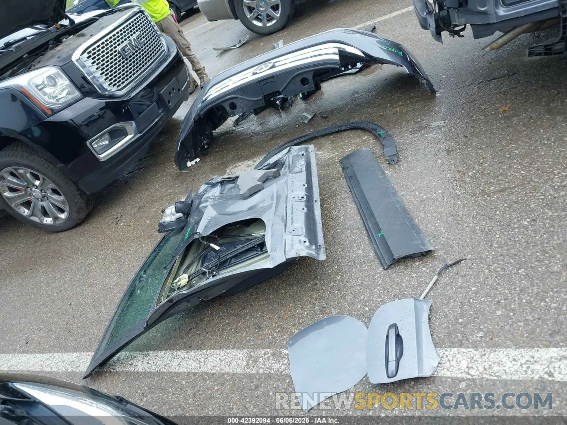 18 Photograph of a damaged car 1V2LP2CA0PC557927 VOLKSWAGEN ATLAS 2023