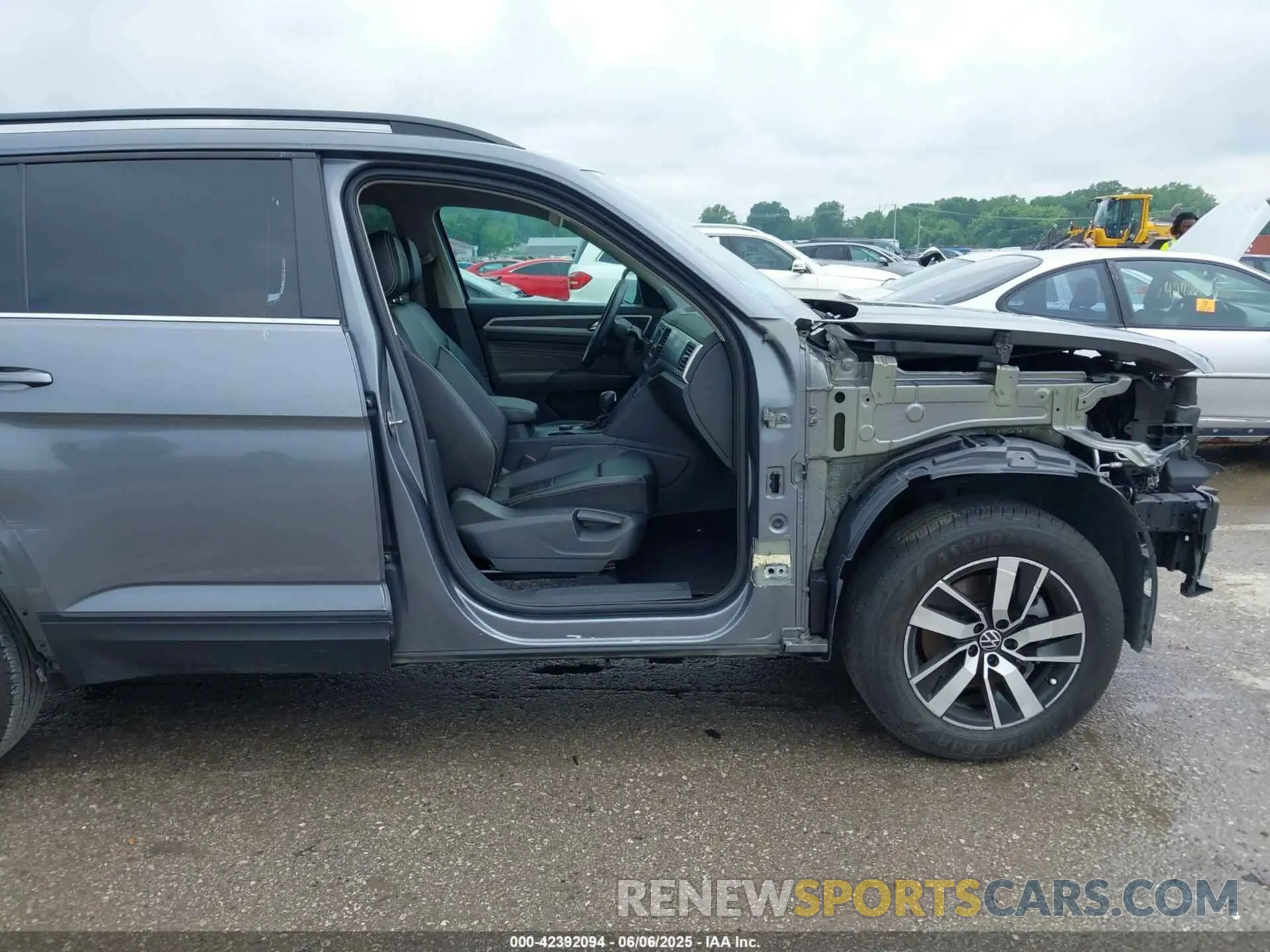 21 Photograph of a damaged car 1V2LP2CA0PC557927 VOLKSWAGEN ATLAS 2023