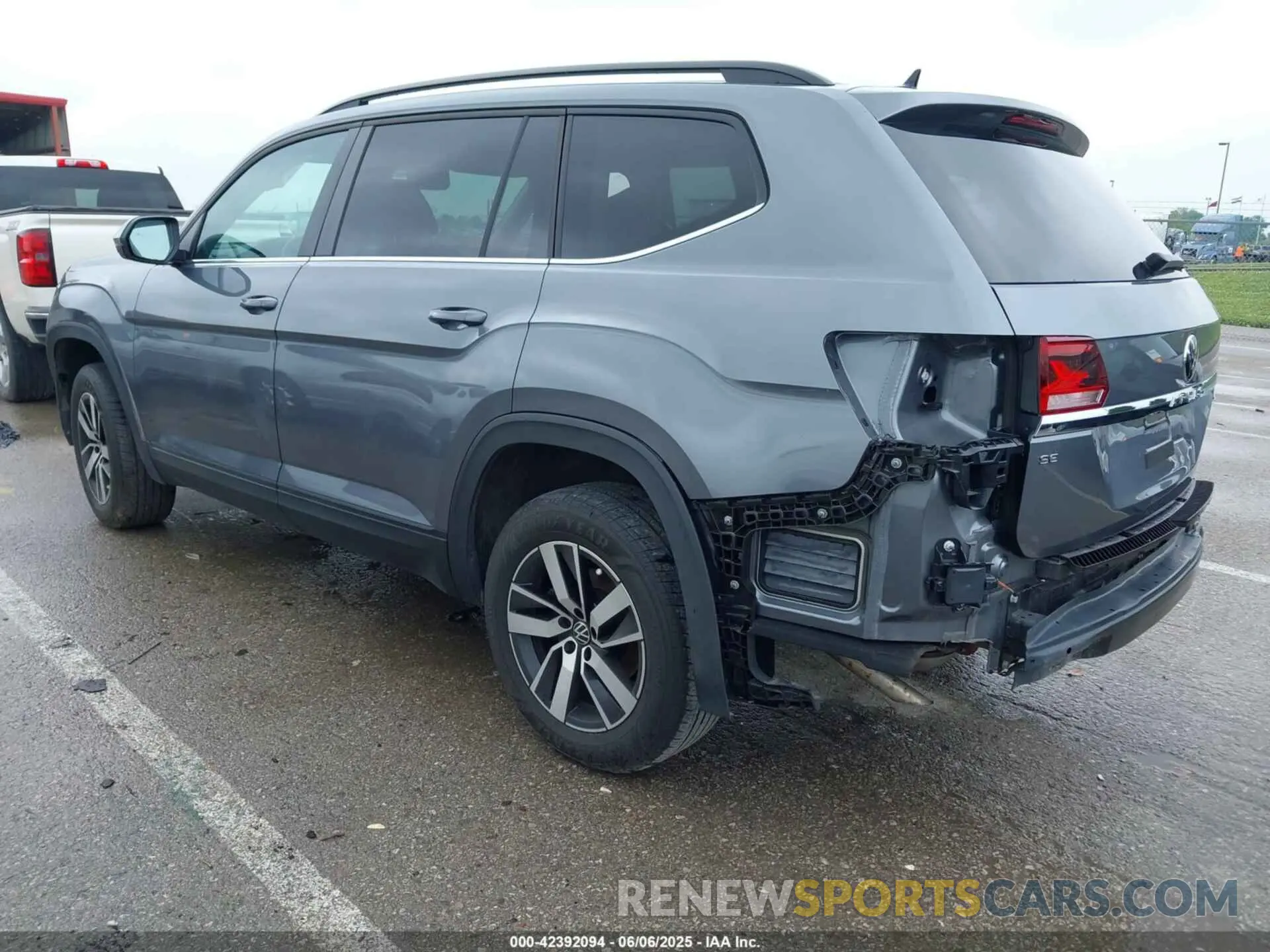 3 Photograph of a damaged car 1V2LP2CA0PC557927 VOLKSWAGEN ATLAS 2023