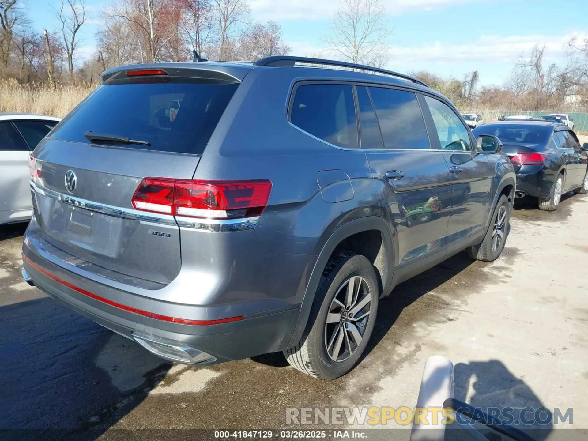 4 Photograph of a damaged car 1V2LP2CAXPC542139 VOLKSWAGEN ATLAS 2023