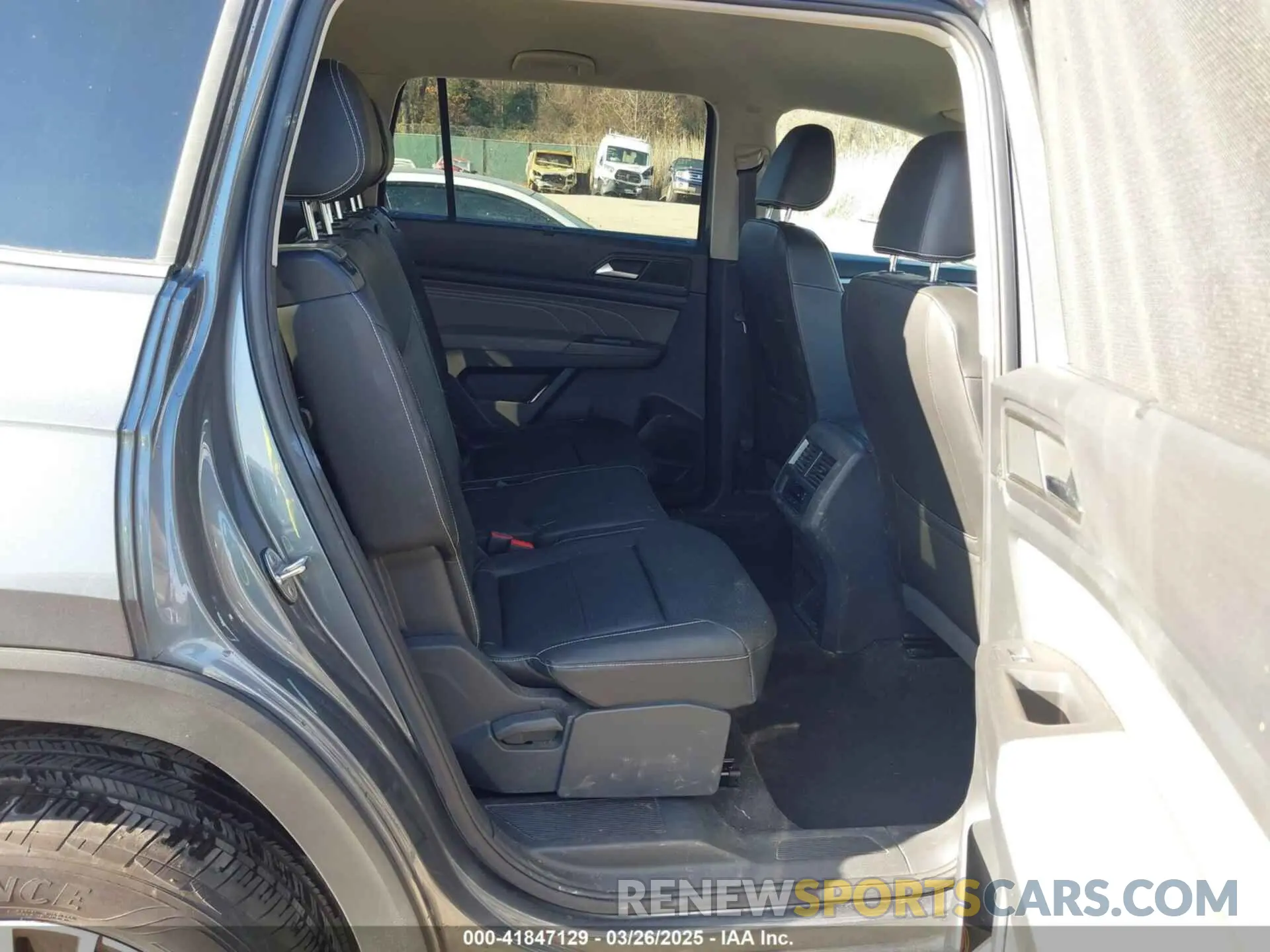 8 Photograph of a damaged car 1V2LP2CAXPC542139 VOLKSWAGEN ATLAS 2023