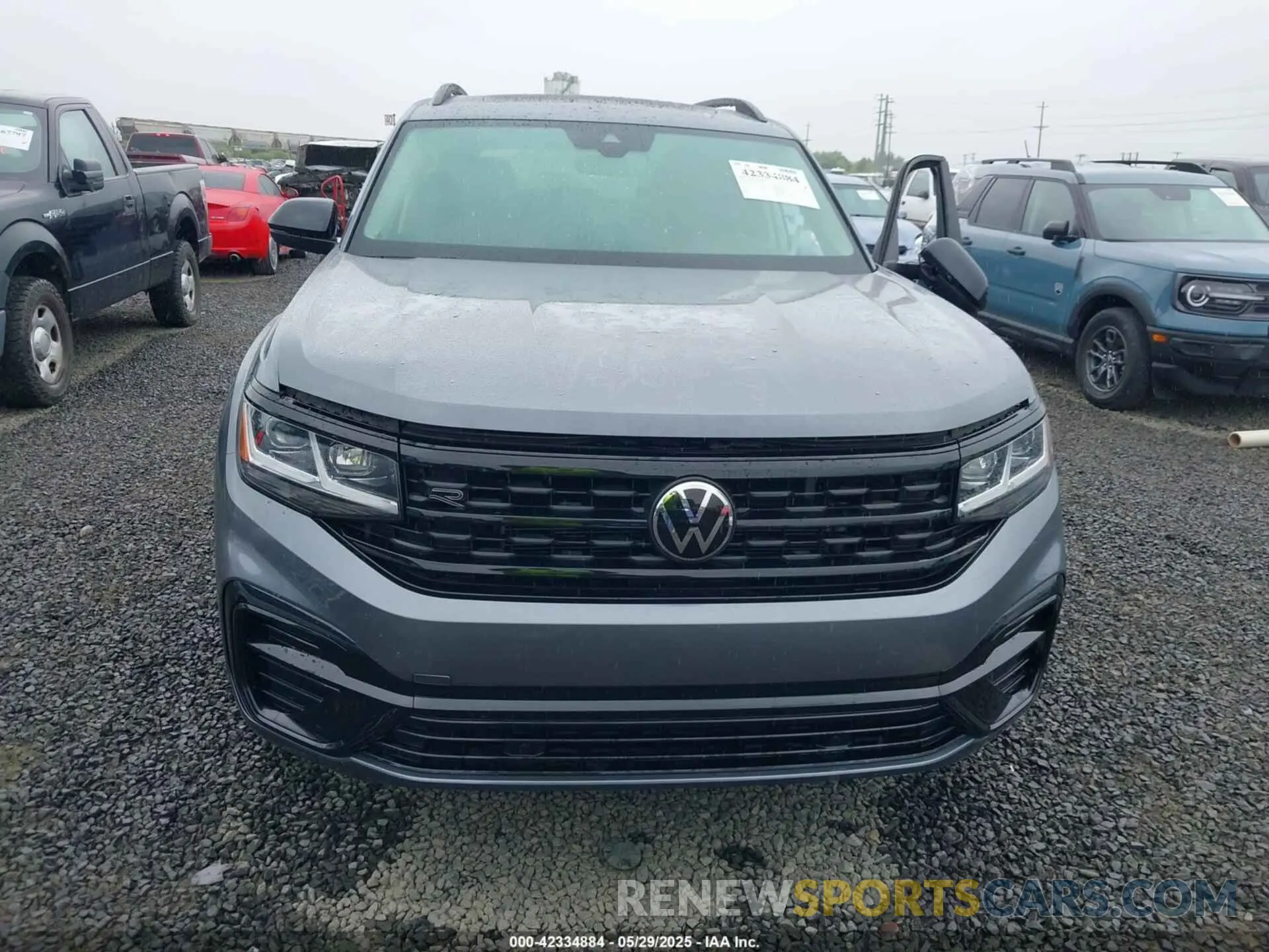 13 Photograph of a damaged car 1V2SR2CA5PC535282 VOLKSWAGEN ATLAS 2023