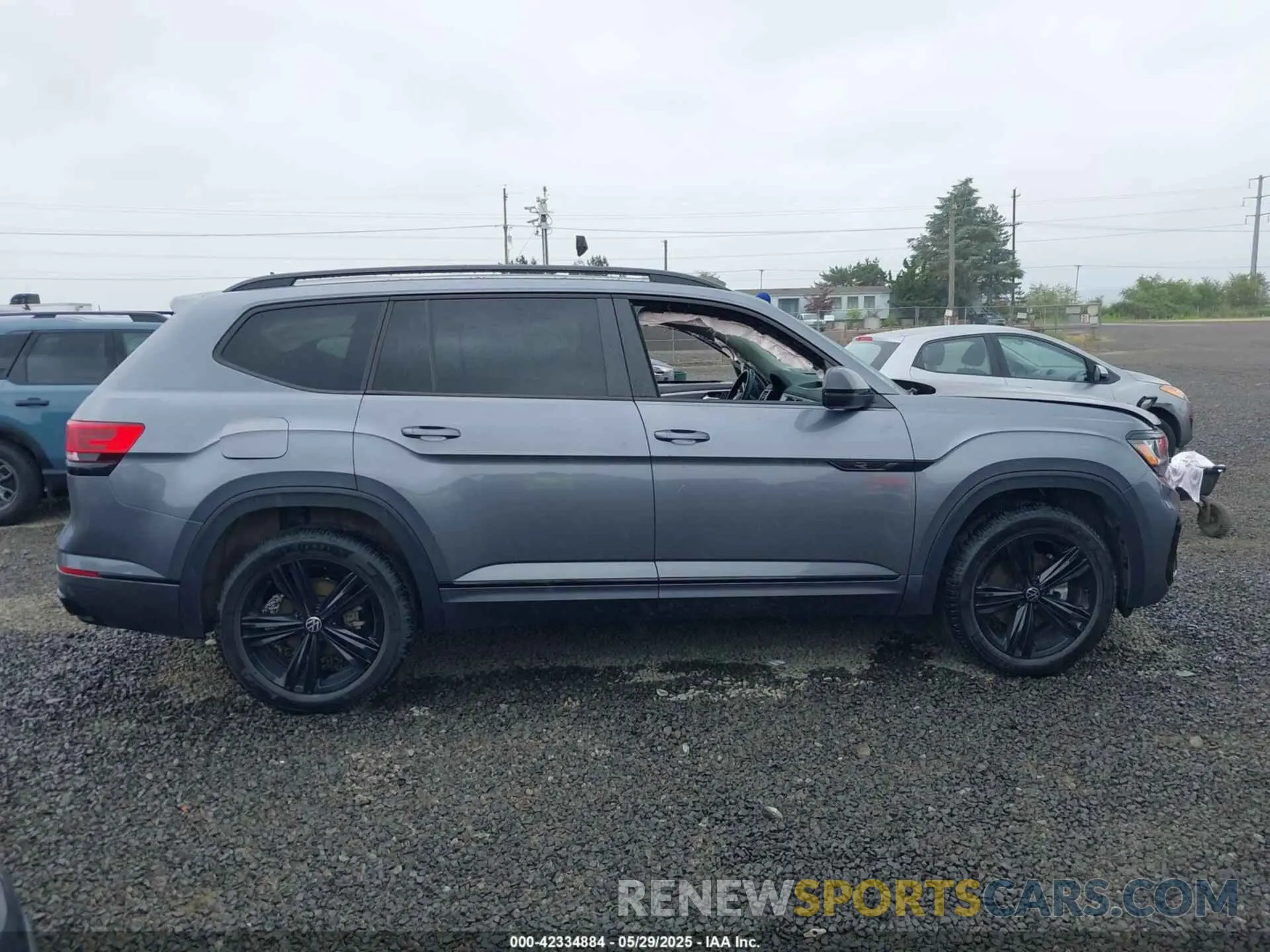 14 Photograph of a damaged car 1V2SR2CA5PC535282 VOLKSWAGEN ATLAS 2023