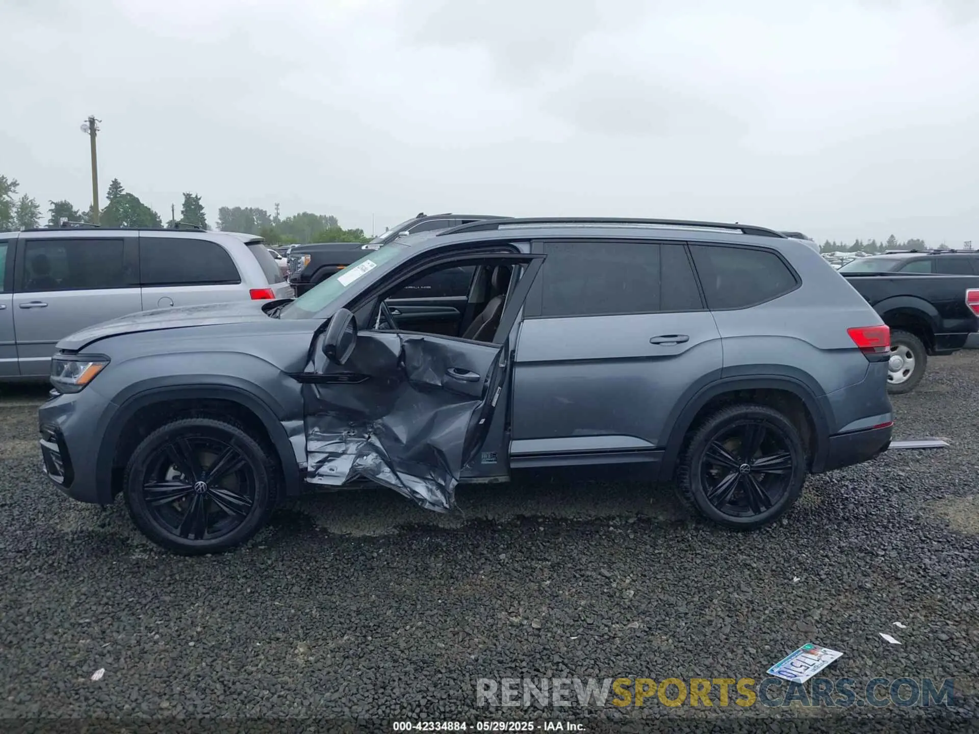 15 Photograph of a damaged car 1V2SR2CA5PC535282 VOLKSWAGEN ATLAS 2023